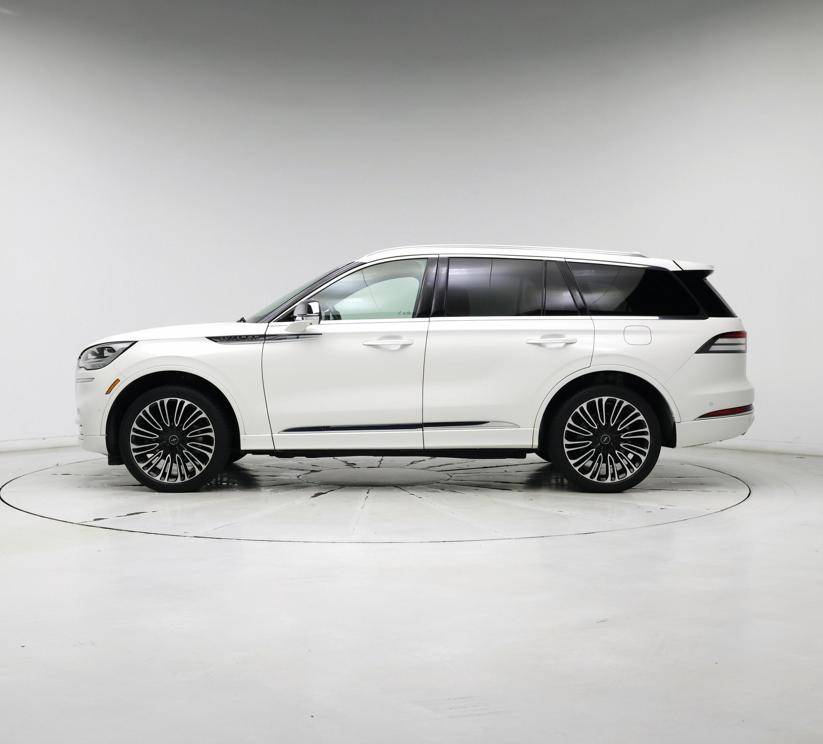 Thumbnail: 2020 Lincoln Aviator - 3