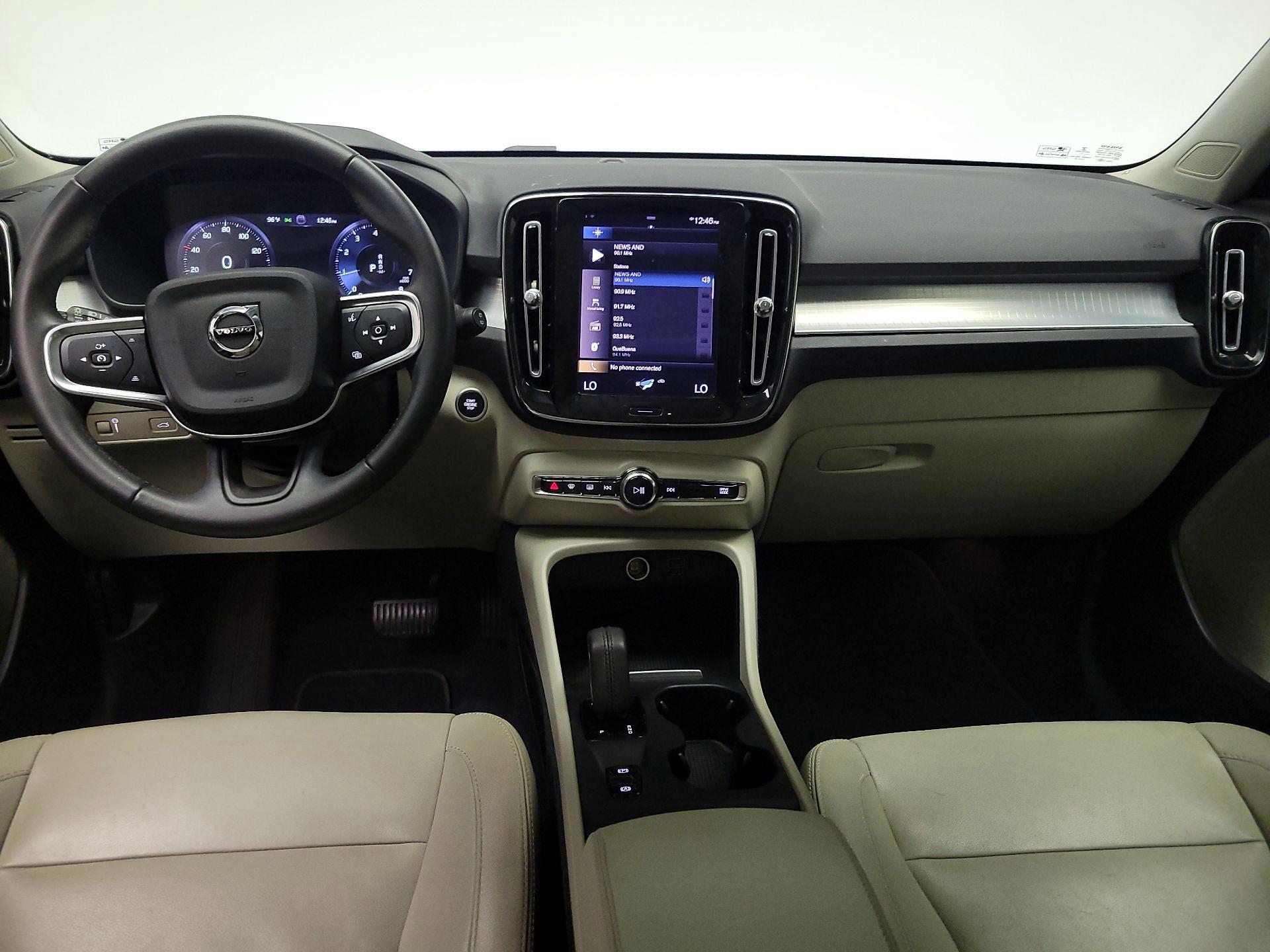 Thumbnail: 2021 Volvo XC40 - 9