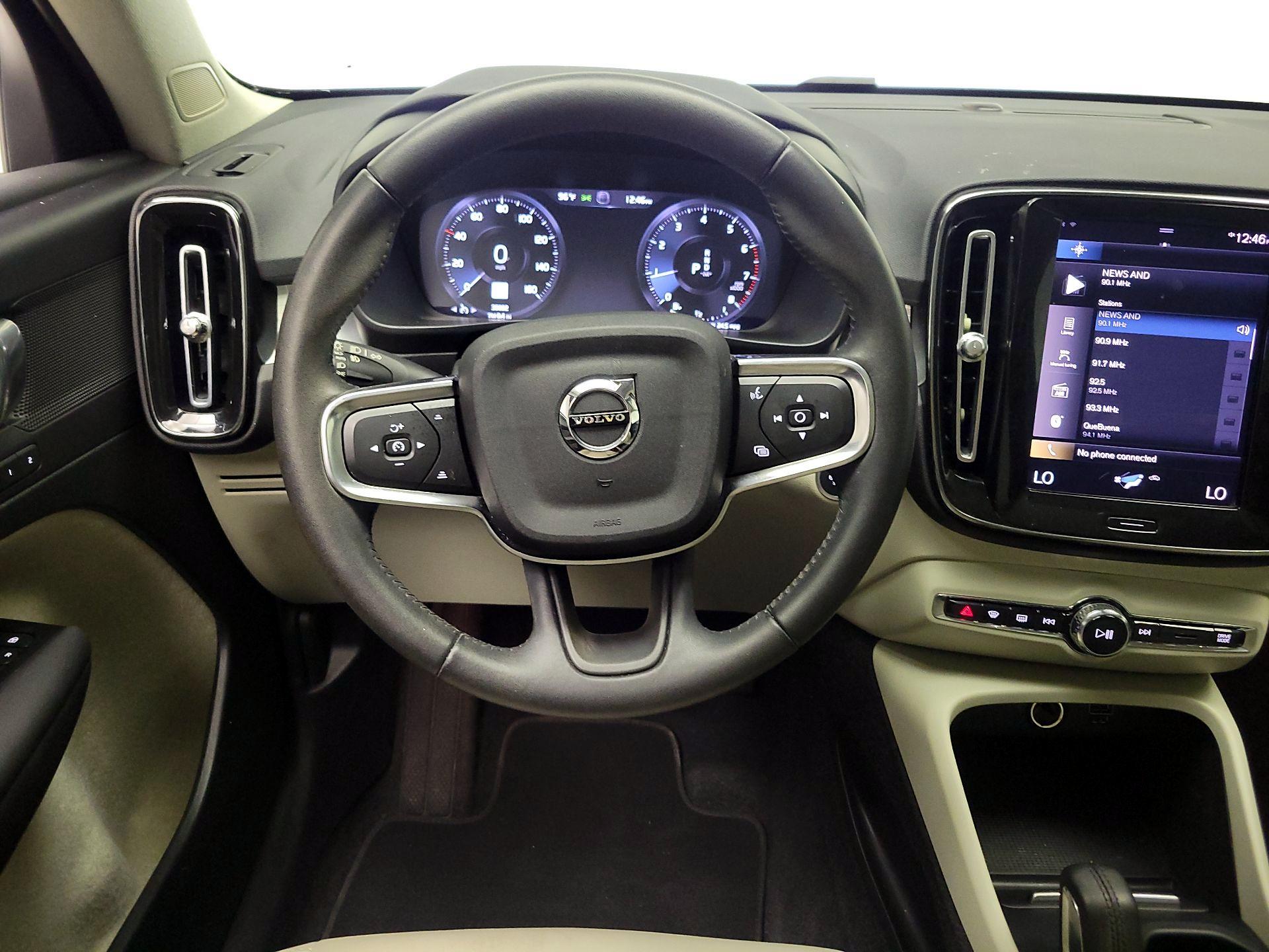 Thumbnail: 2021 Volvo XC40 - 10