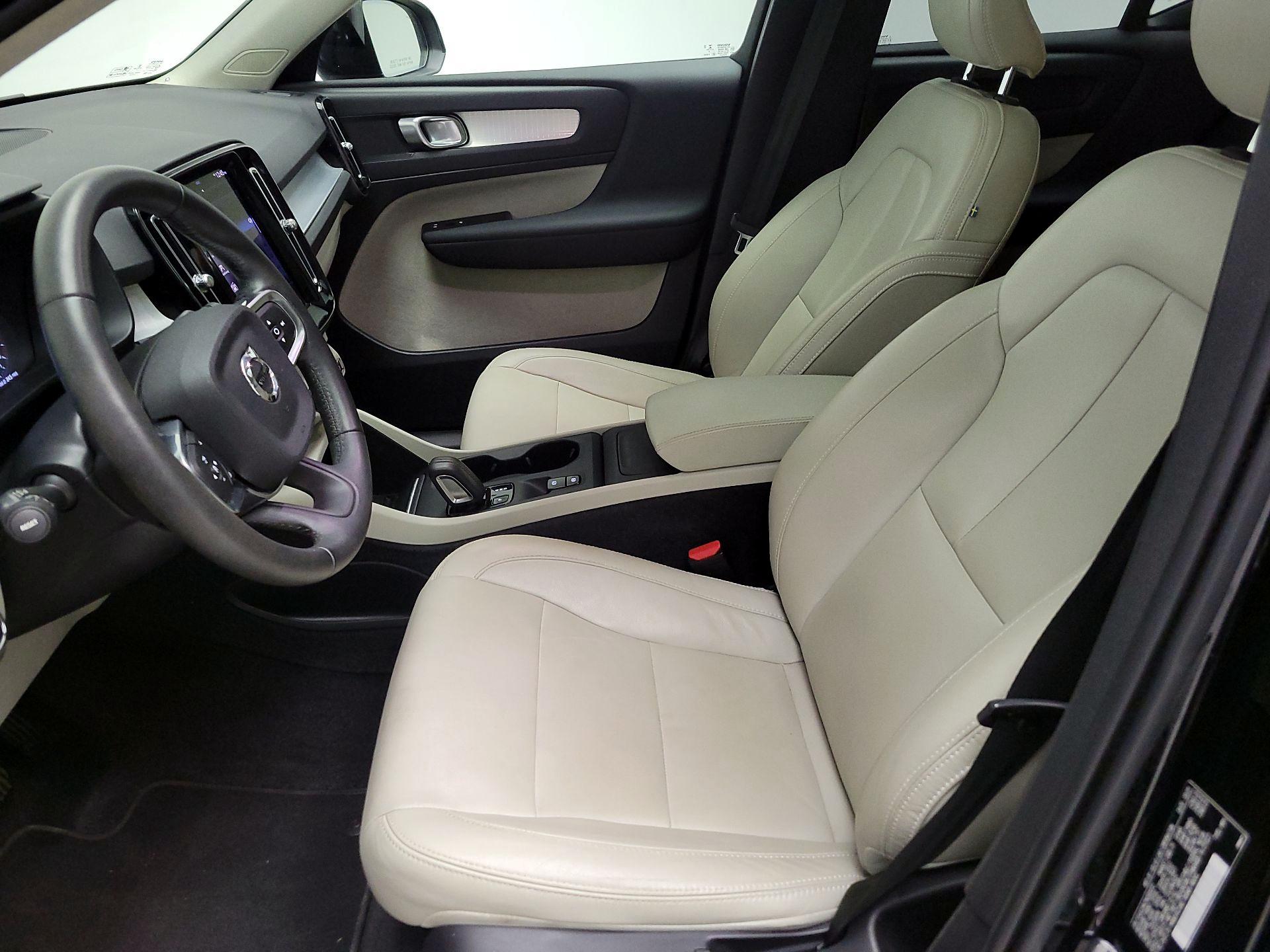Thumbnail: 2021 Volvo XC40 - 11