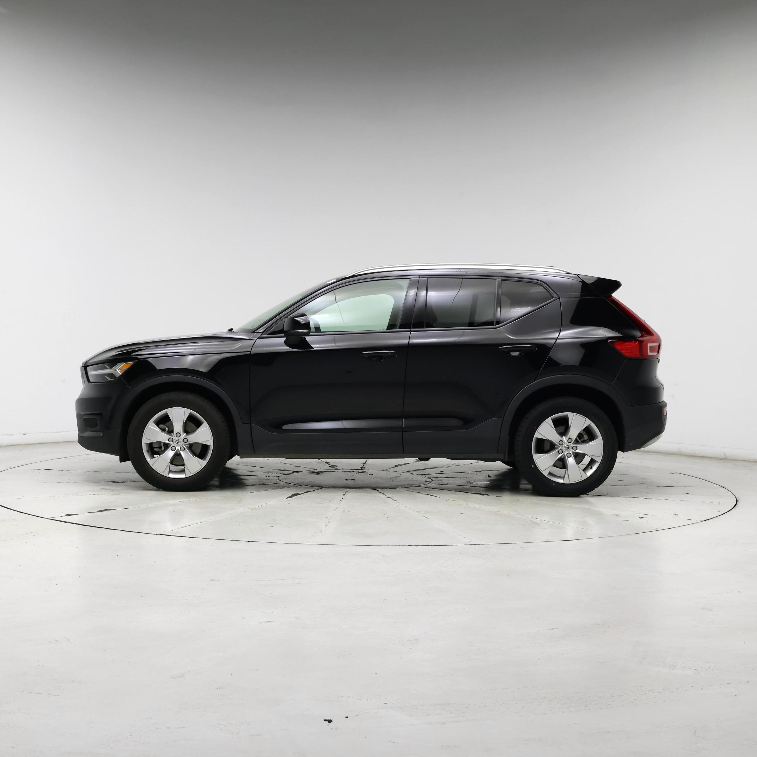 Thumbnail: 2021 Volvo XC40 - 3