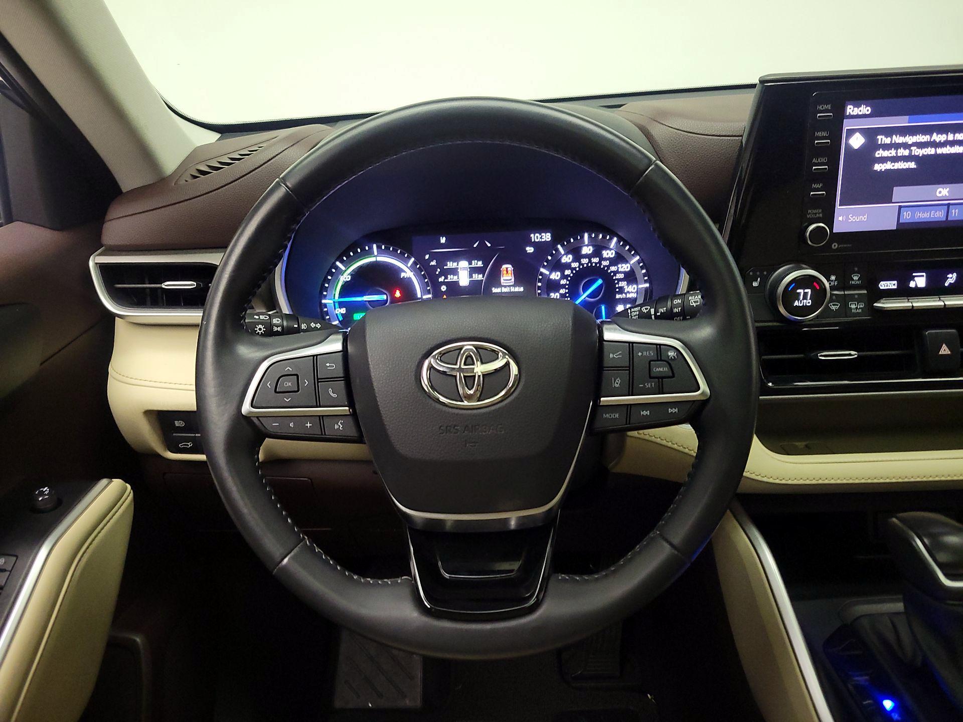 Thumbnail: 2021 Toyota Highlander - 10