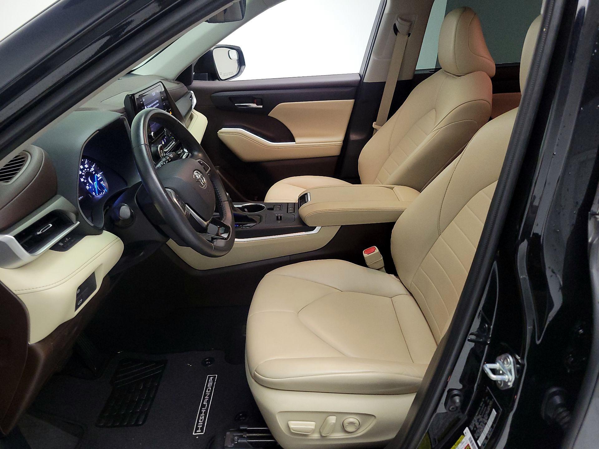 Thumbnail: 2021 Toyota Highlander - 11