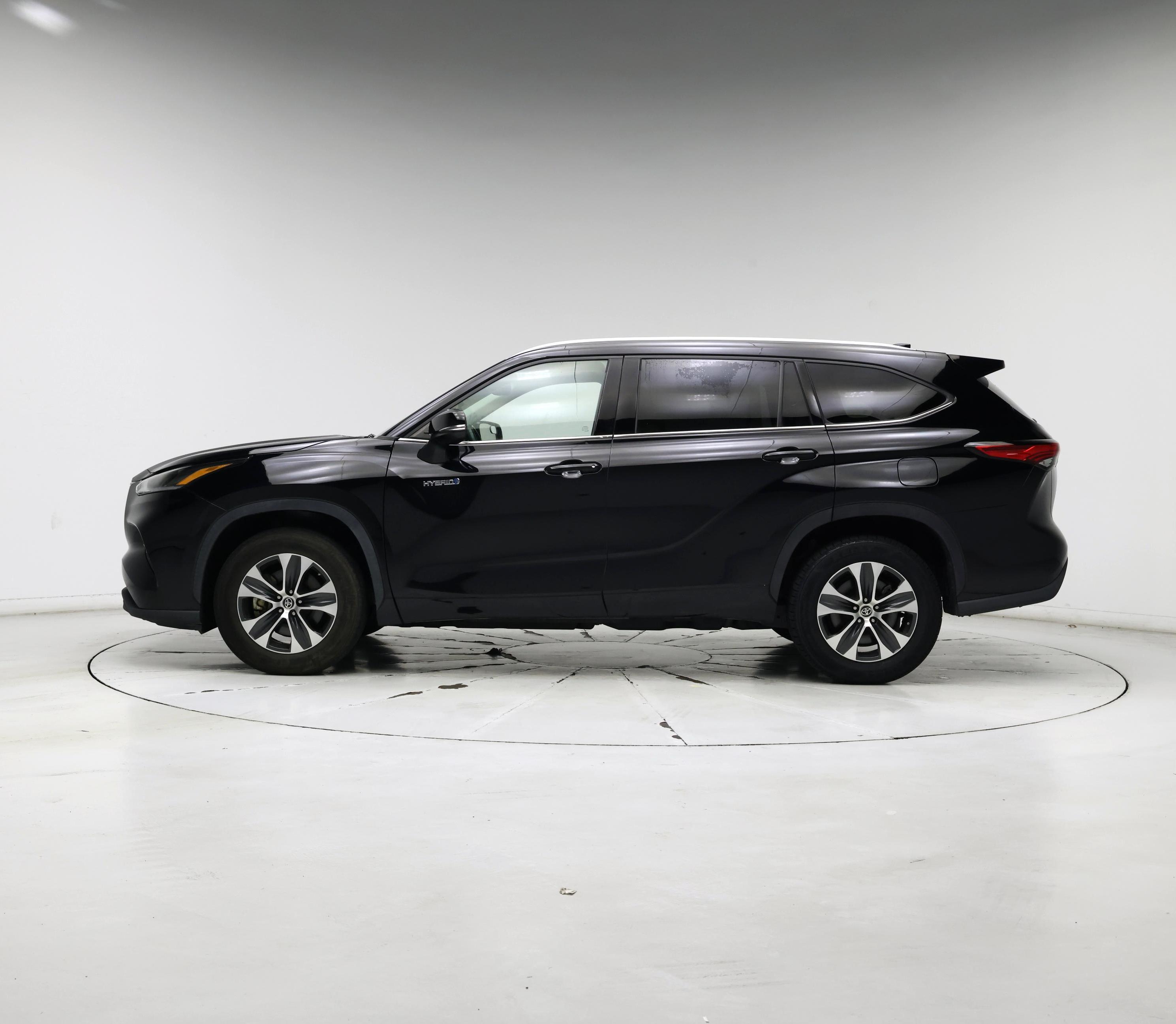 Thumbnail: 2021 Toyota Highlander - 3