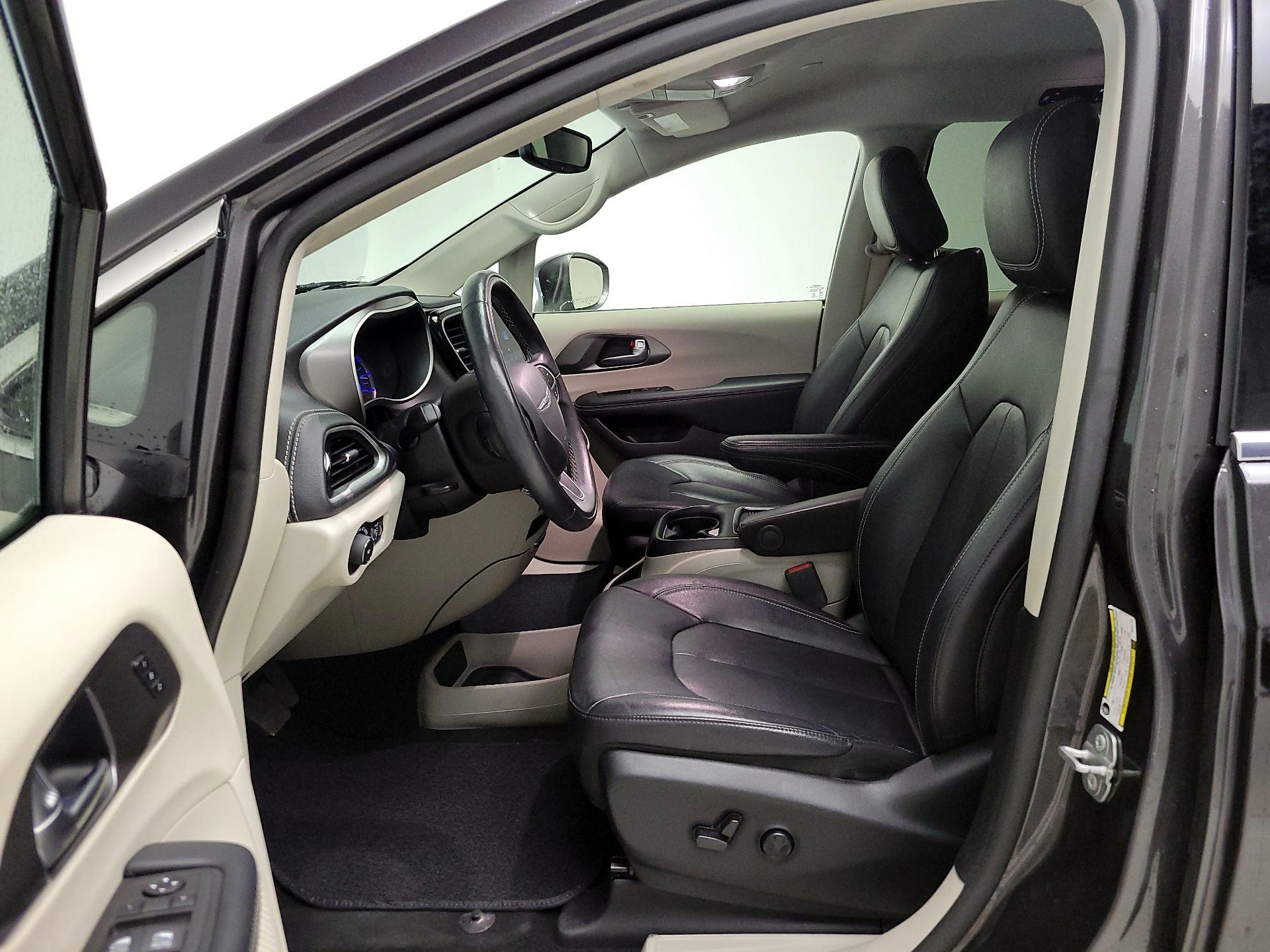Thumbnail: 2022 Chrysler Pacifica - 11