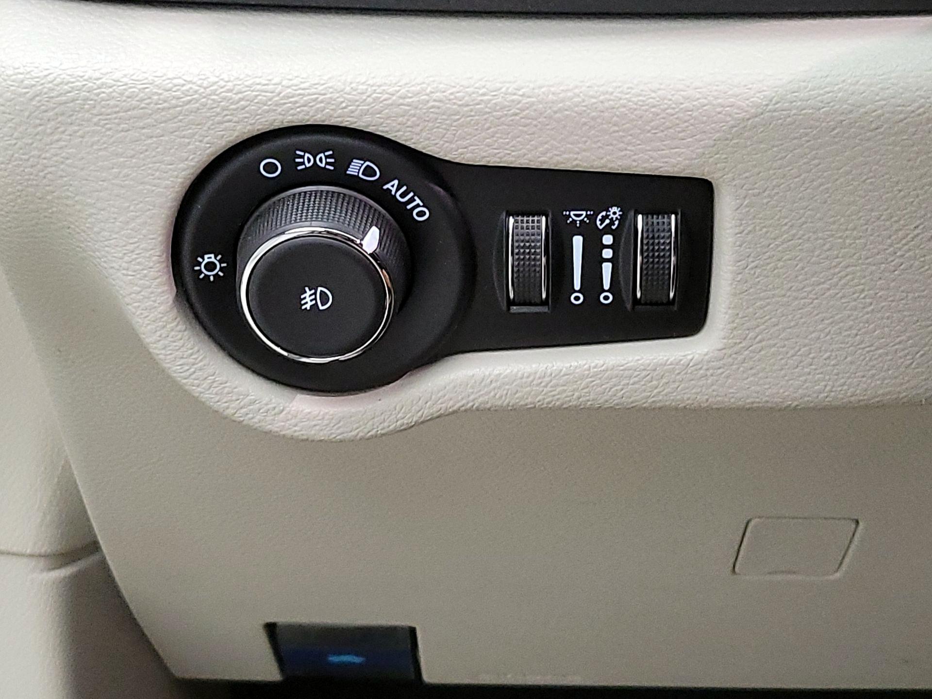 Thumbnail: 2022 Chrysler Pacifica - 13
