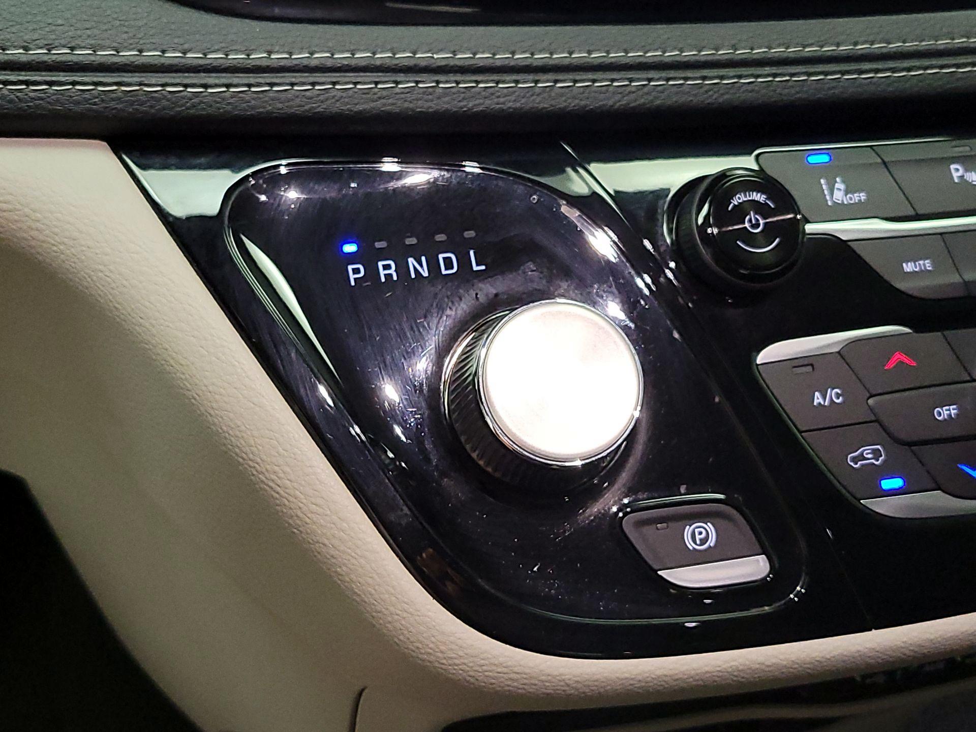 Thumbnail: 2022 Chrysler Pacifica - 17