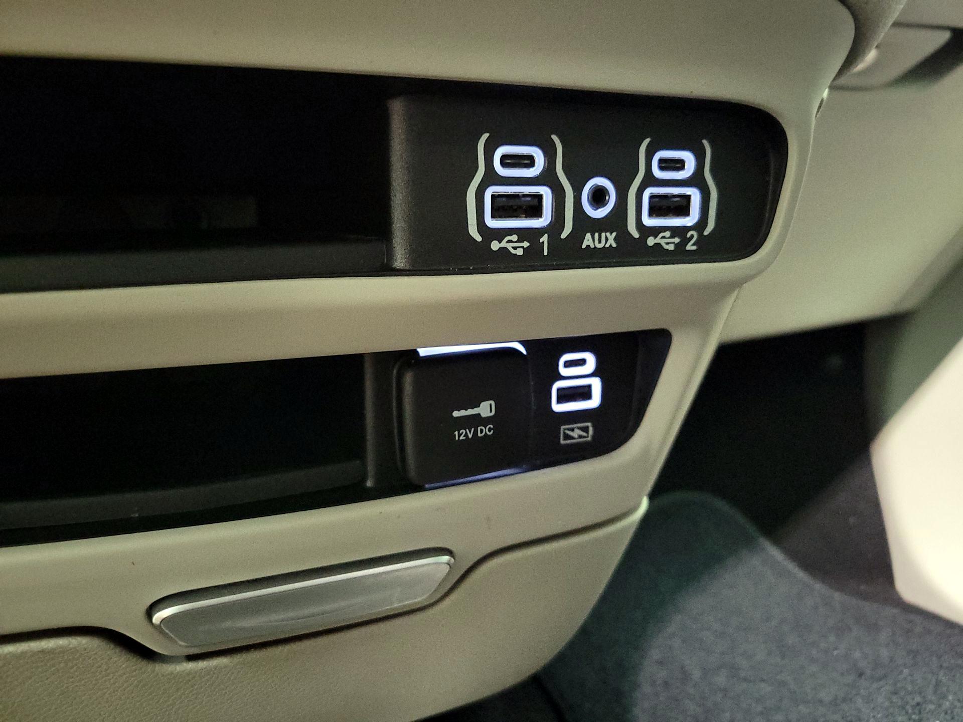 Thumbnail: 2022 Chrysler Pacifica - 18