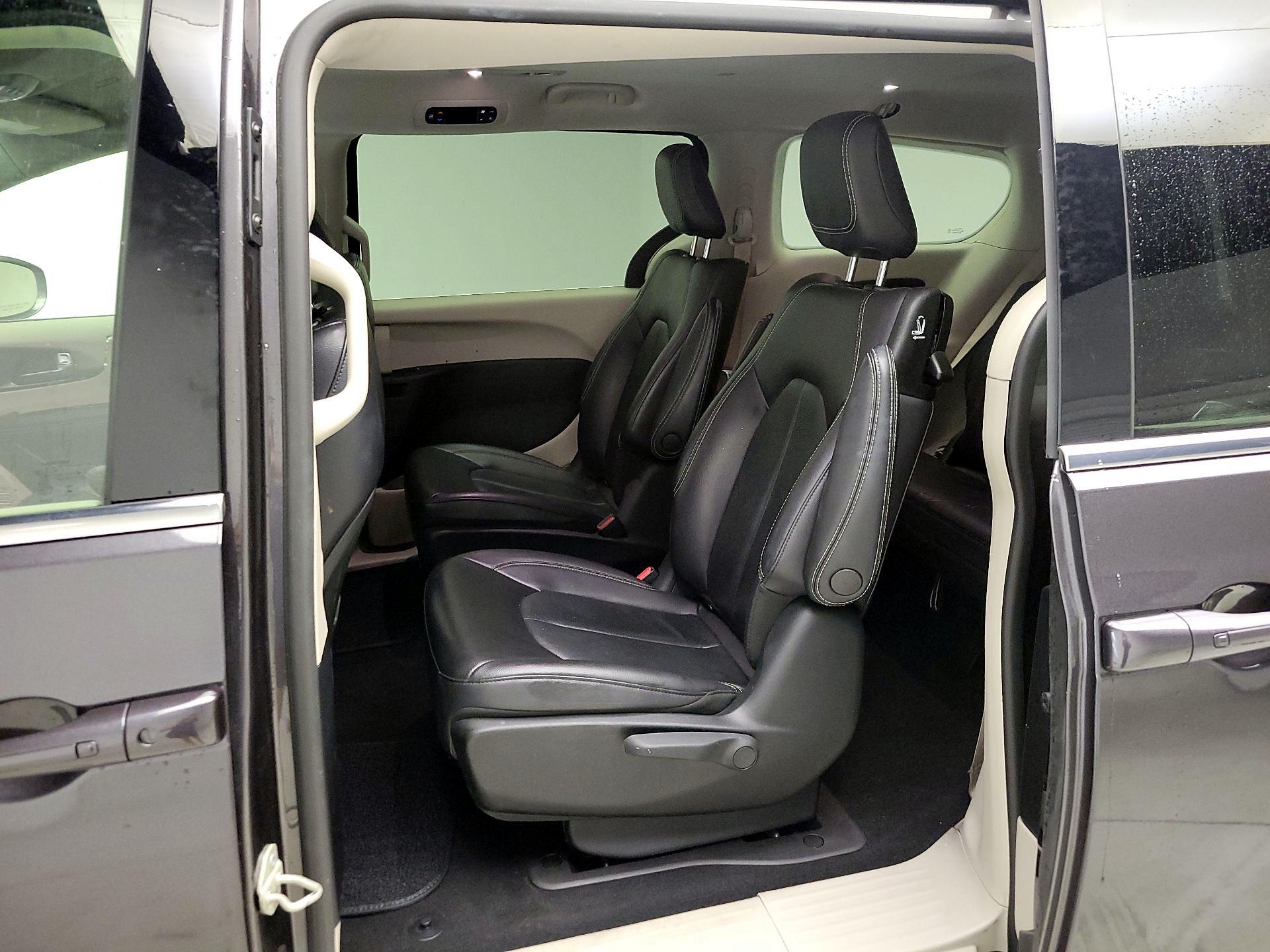 Thumbnail: 2022 Chrysler Pacifica - 19