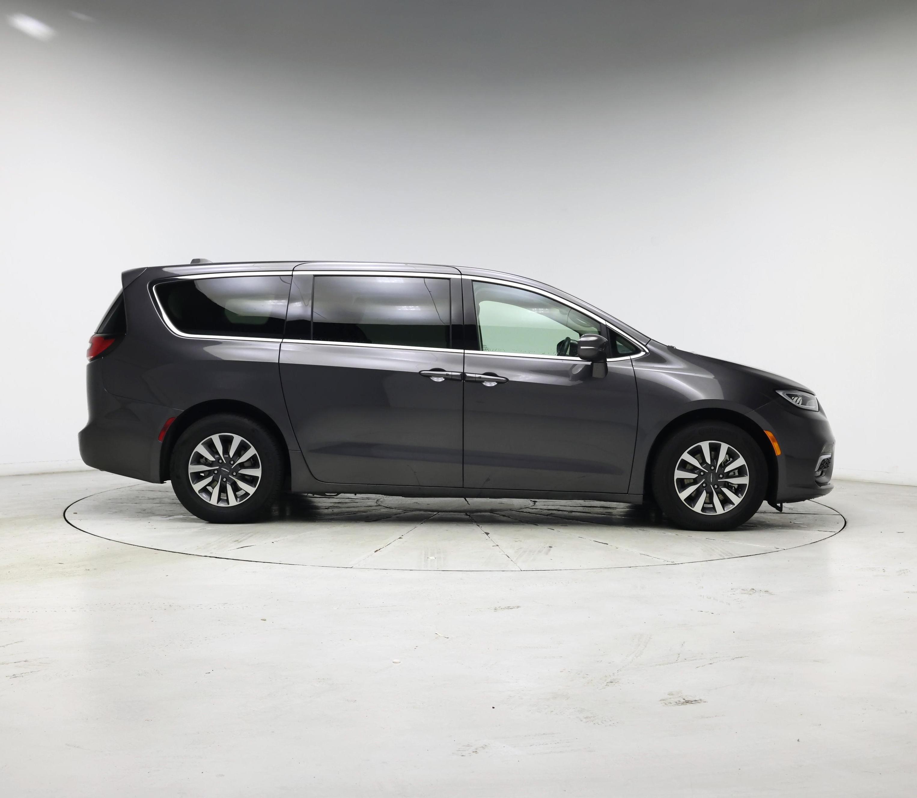 Thumbnail: 2022 Chrysler Pacifica - 7