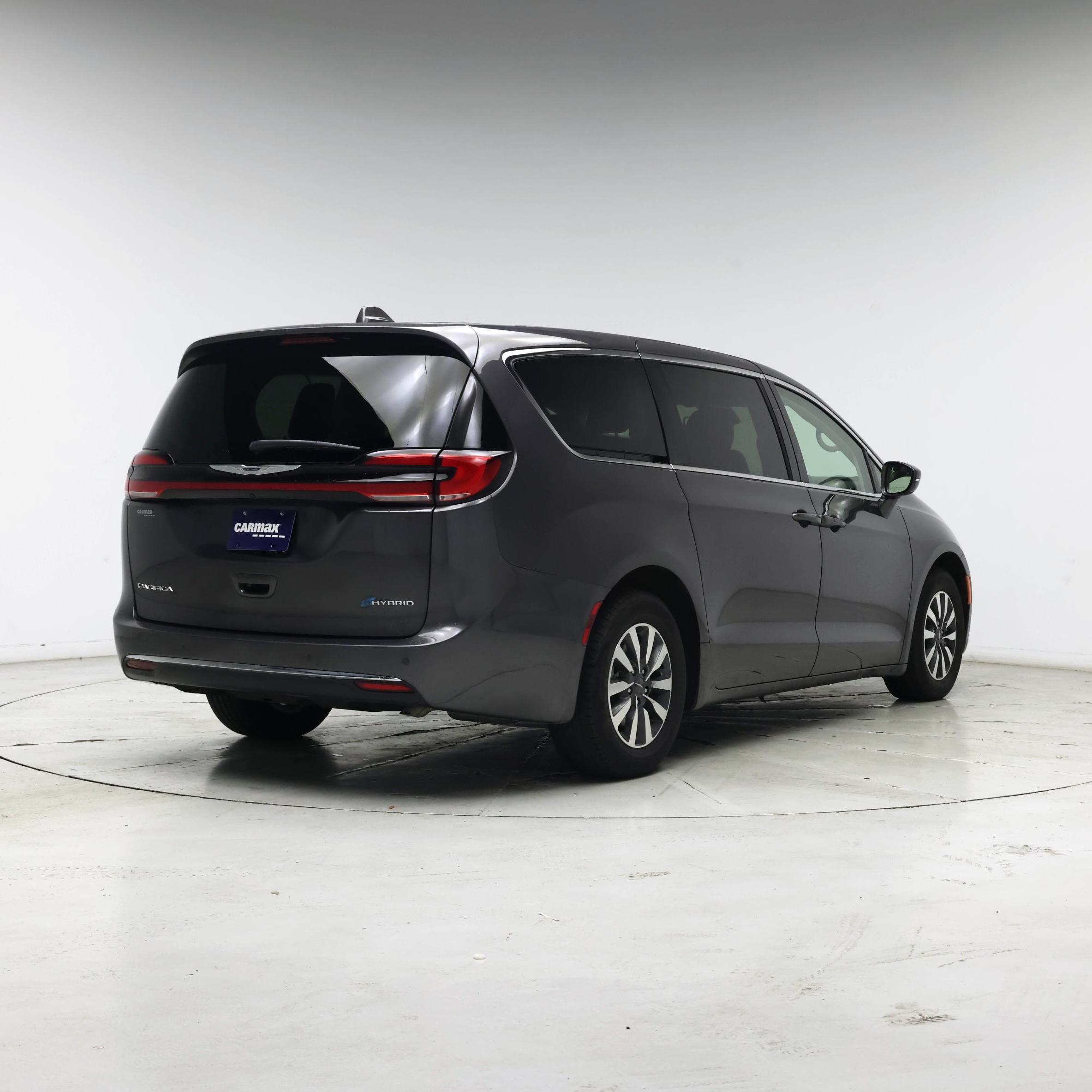 Thumbnail: 2022 Chrysler Pacifica - 8
