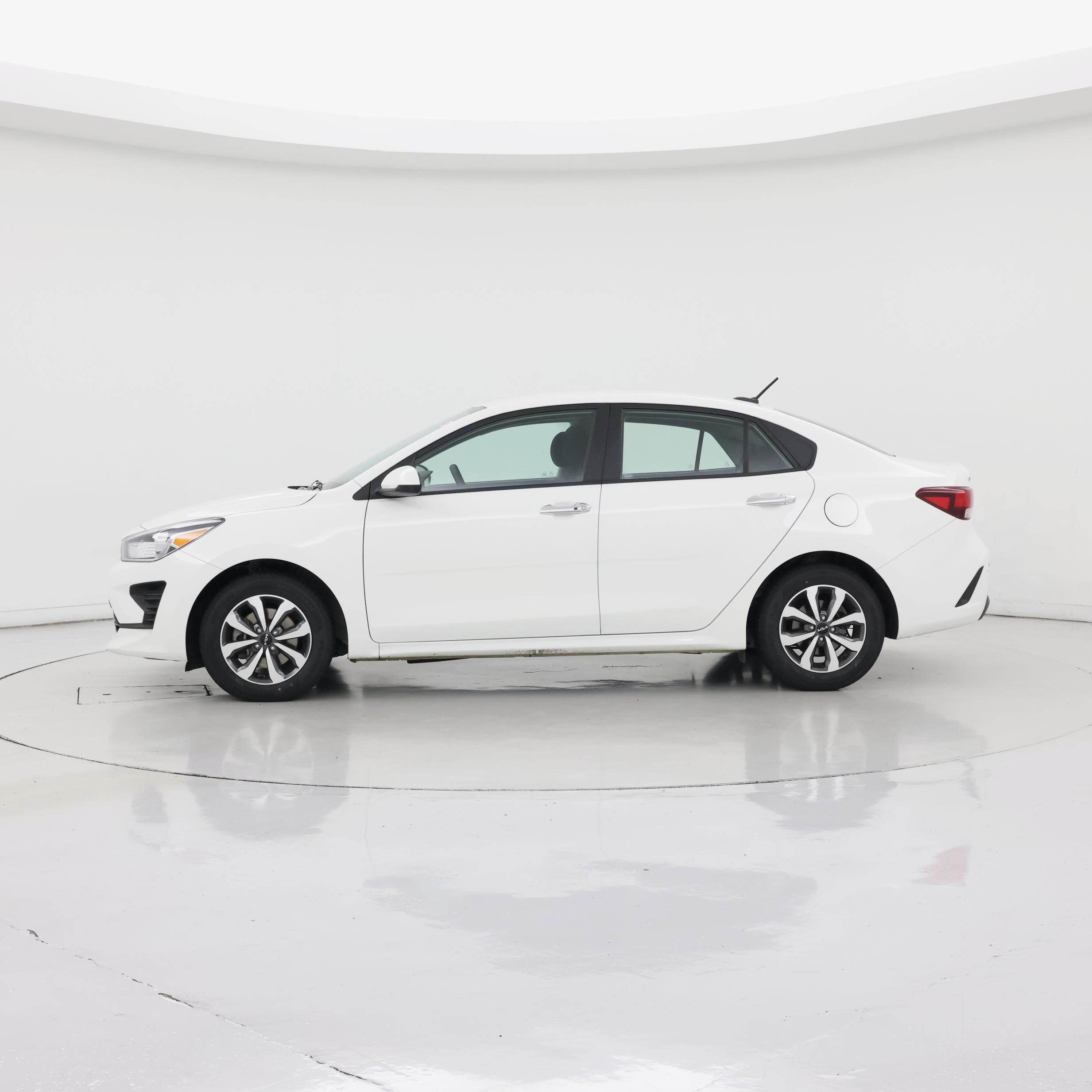 Thumbnail: 2022 Kia Rio - 3