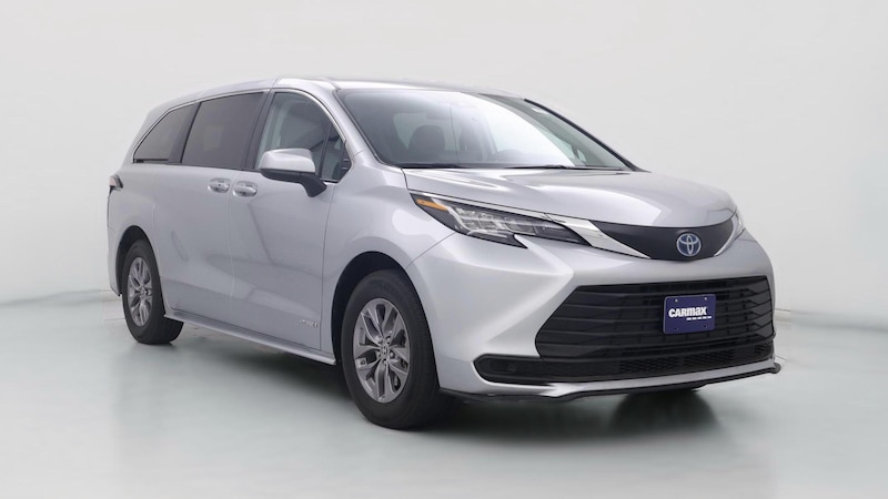 2021 Toyota Sienna LE Hero Image