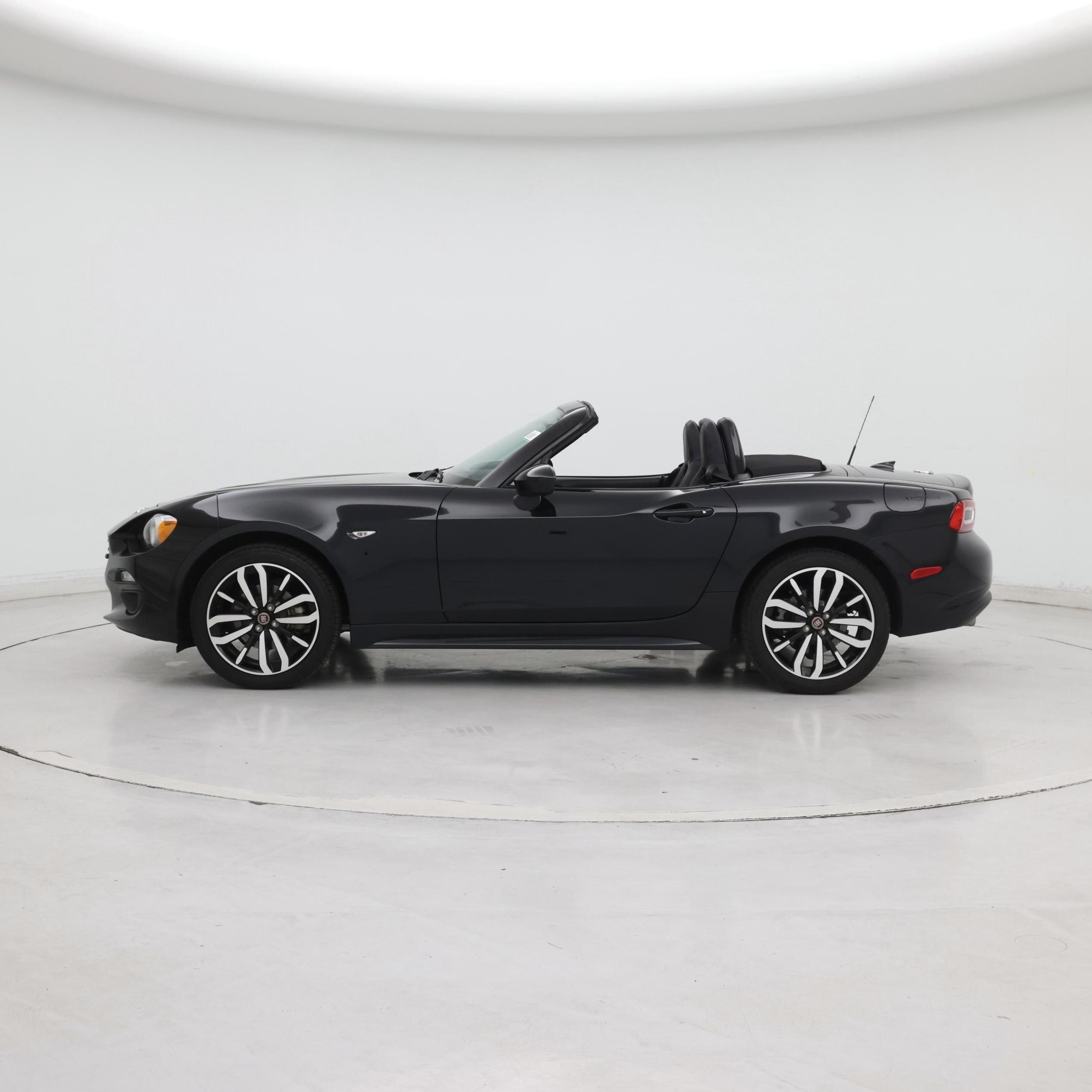 Thumbnail: 2020 Fiat 124 Spider - 3