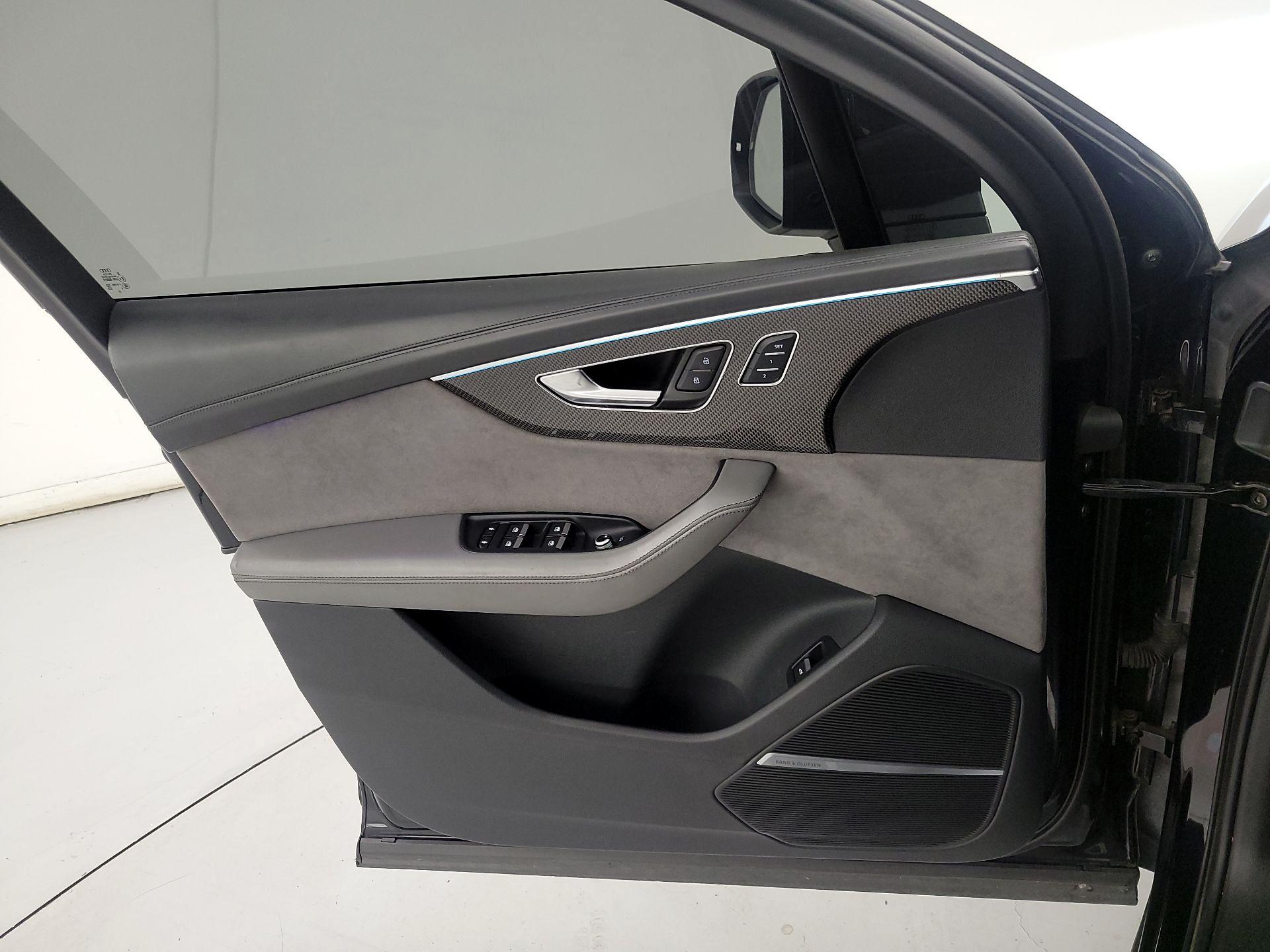 Thumbnail: 2021 Audi SQ7 - 12