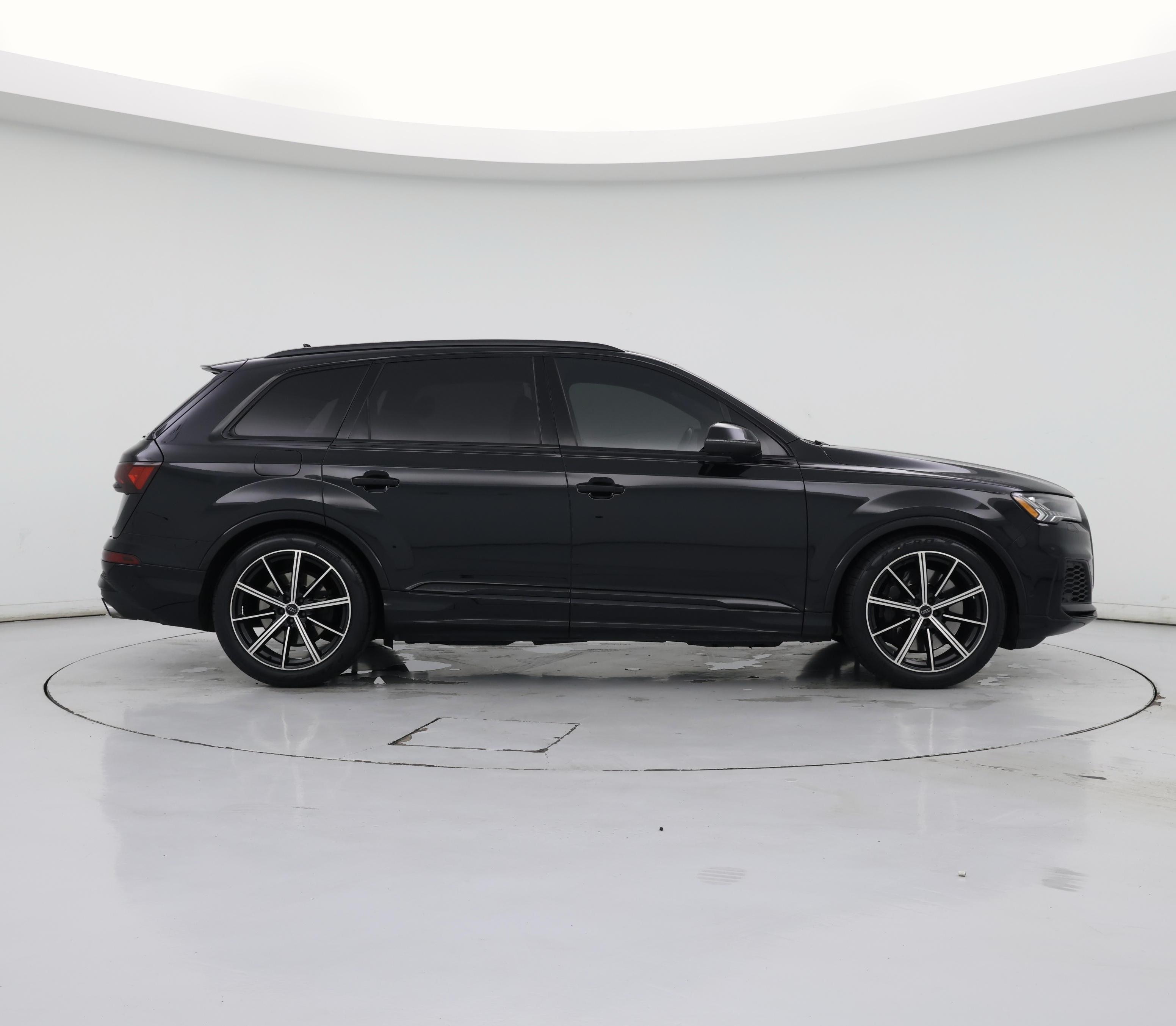 Thumbnail: 2021 Audi SQ7 - 7