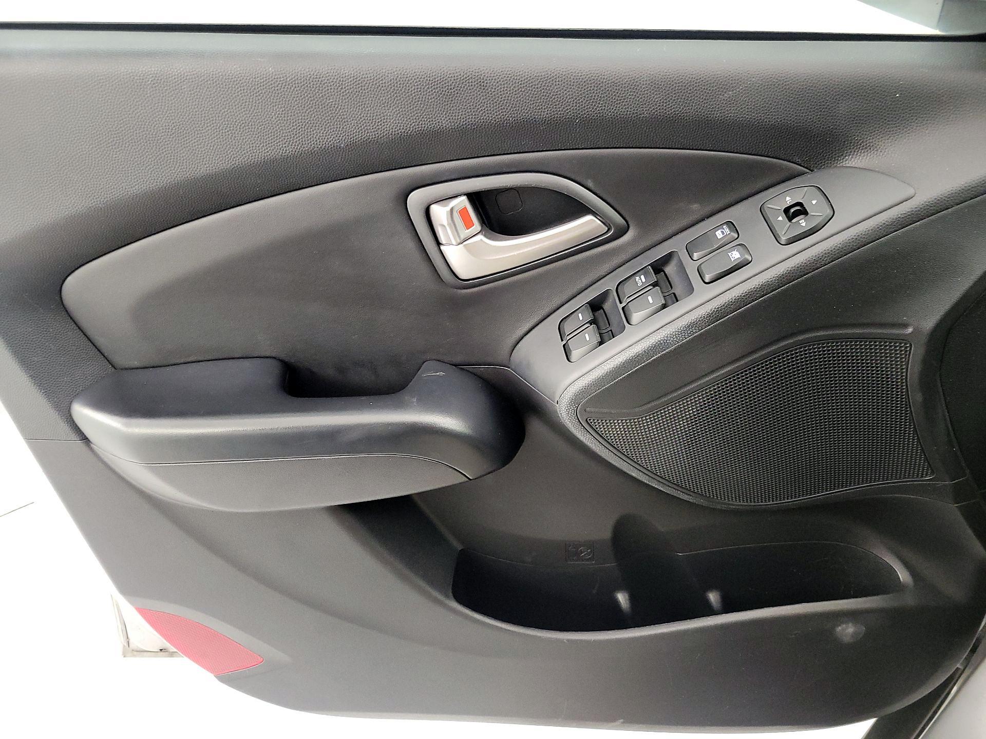 Thumbnail: 2013 Hyundai Tucson - 12