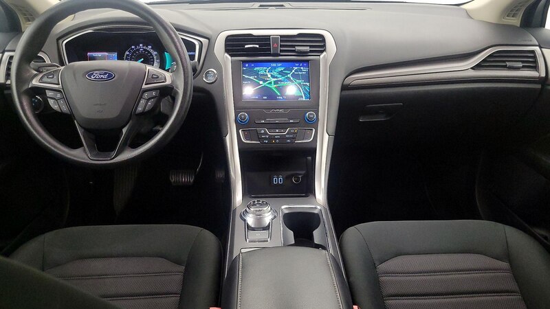 2020 Ford Fusion SE 9