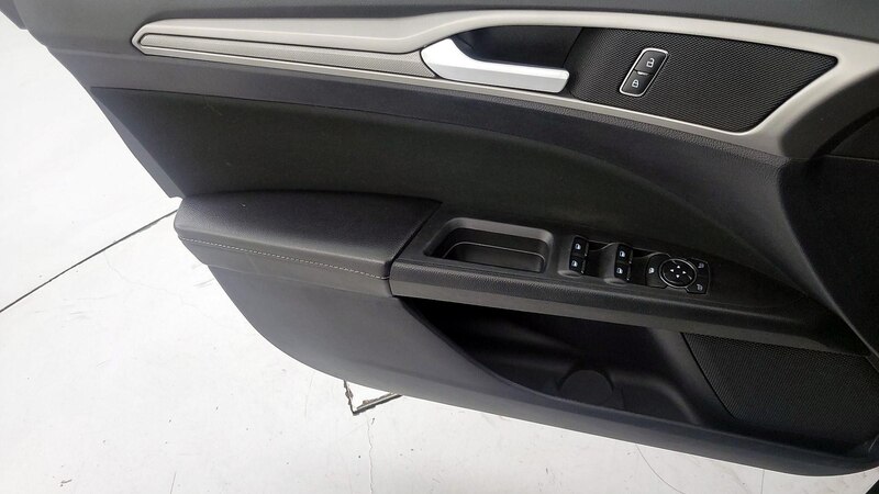 2020 Ford Fusion SE 12