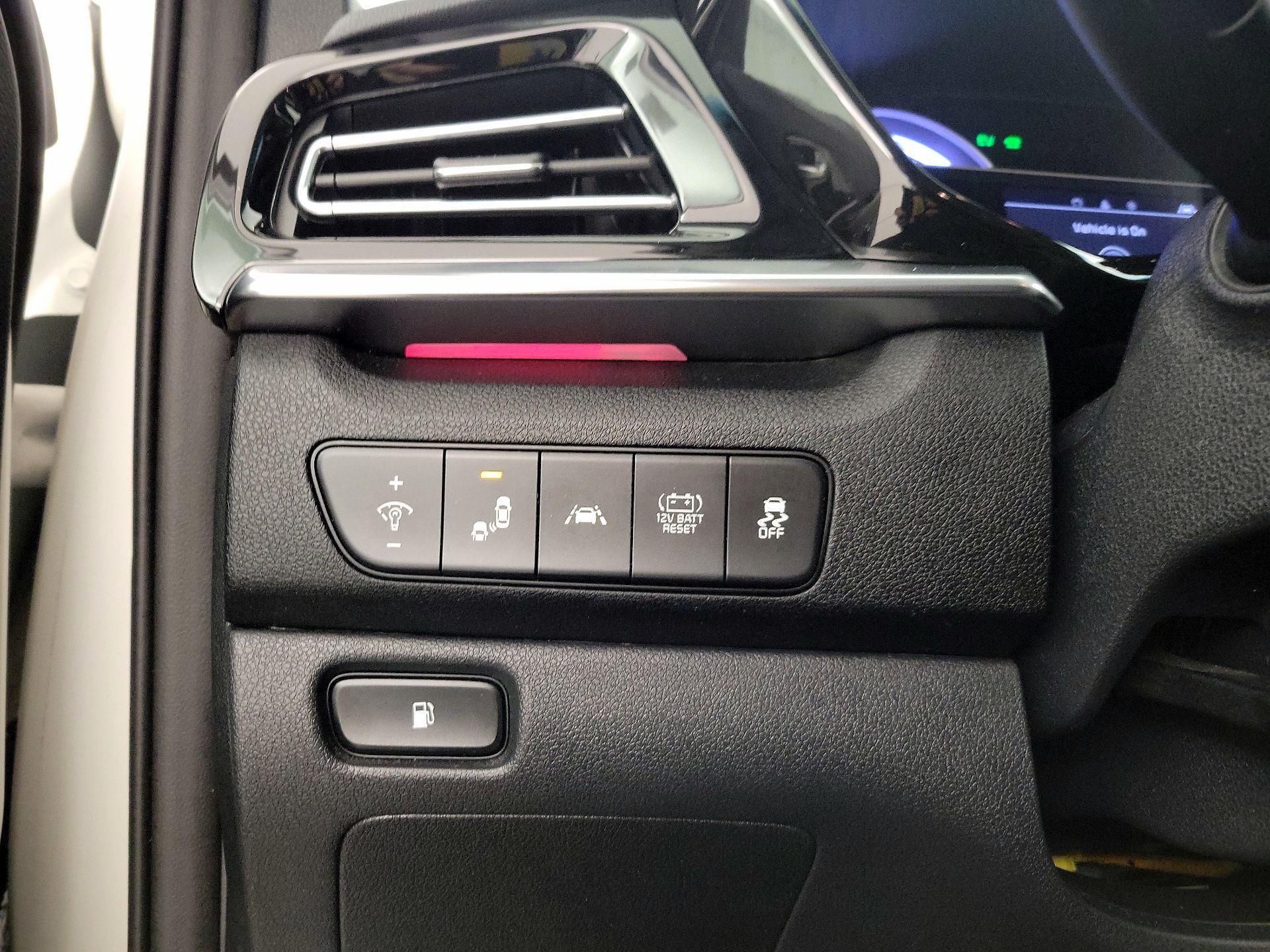 Thumbnail: 2020 Kia Niro - 13