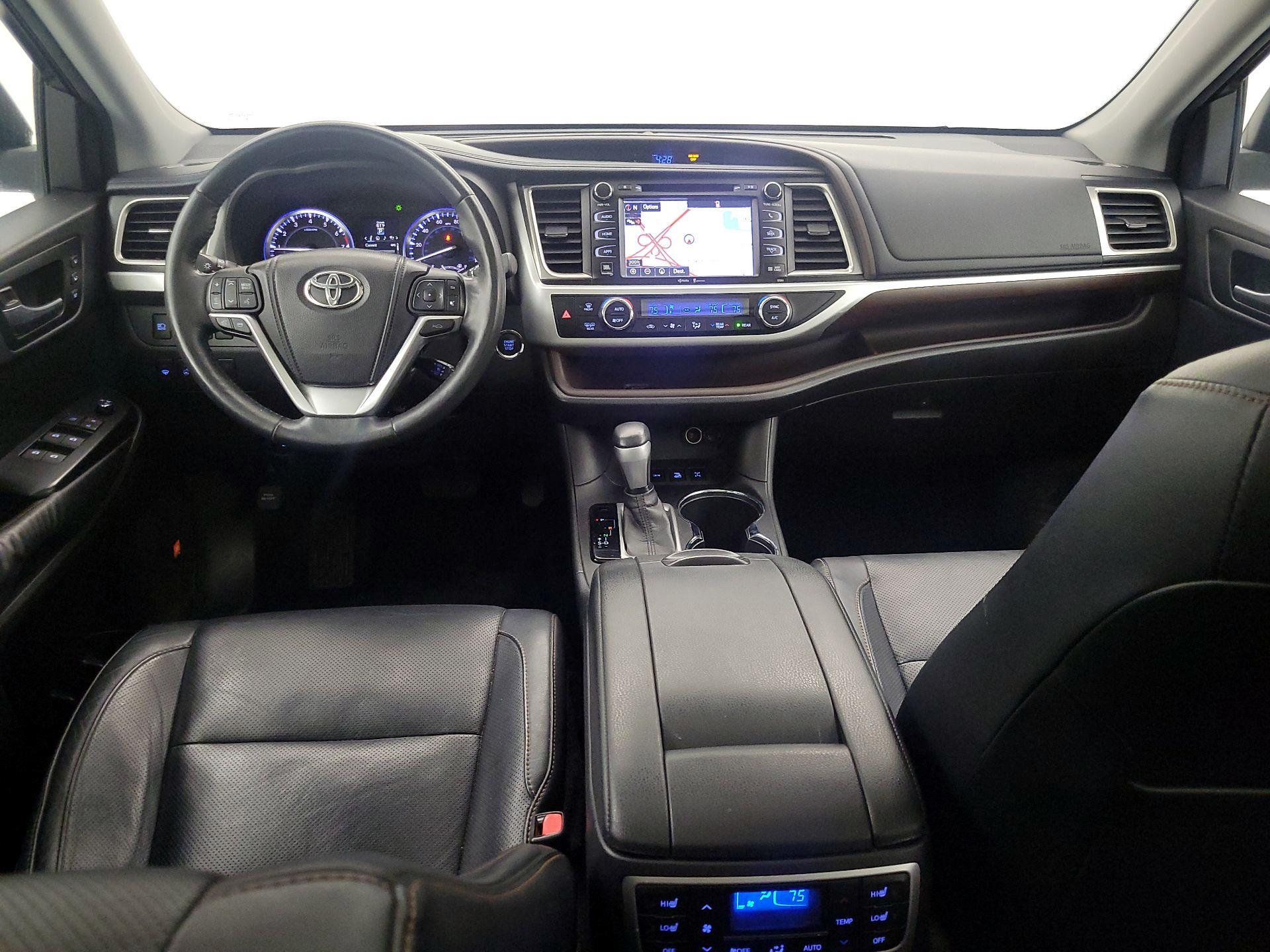Thumbnail: 2014 Toyota Highlander - 9