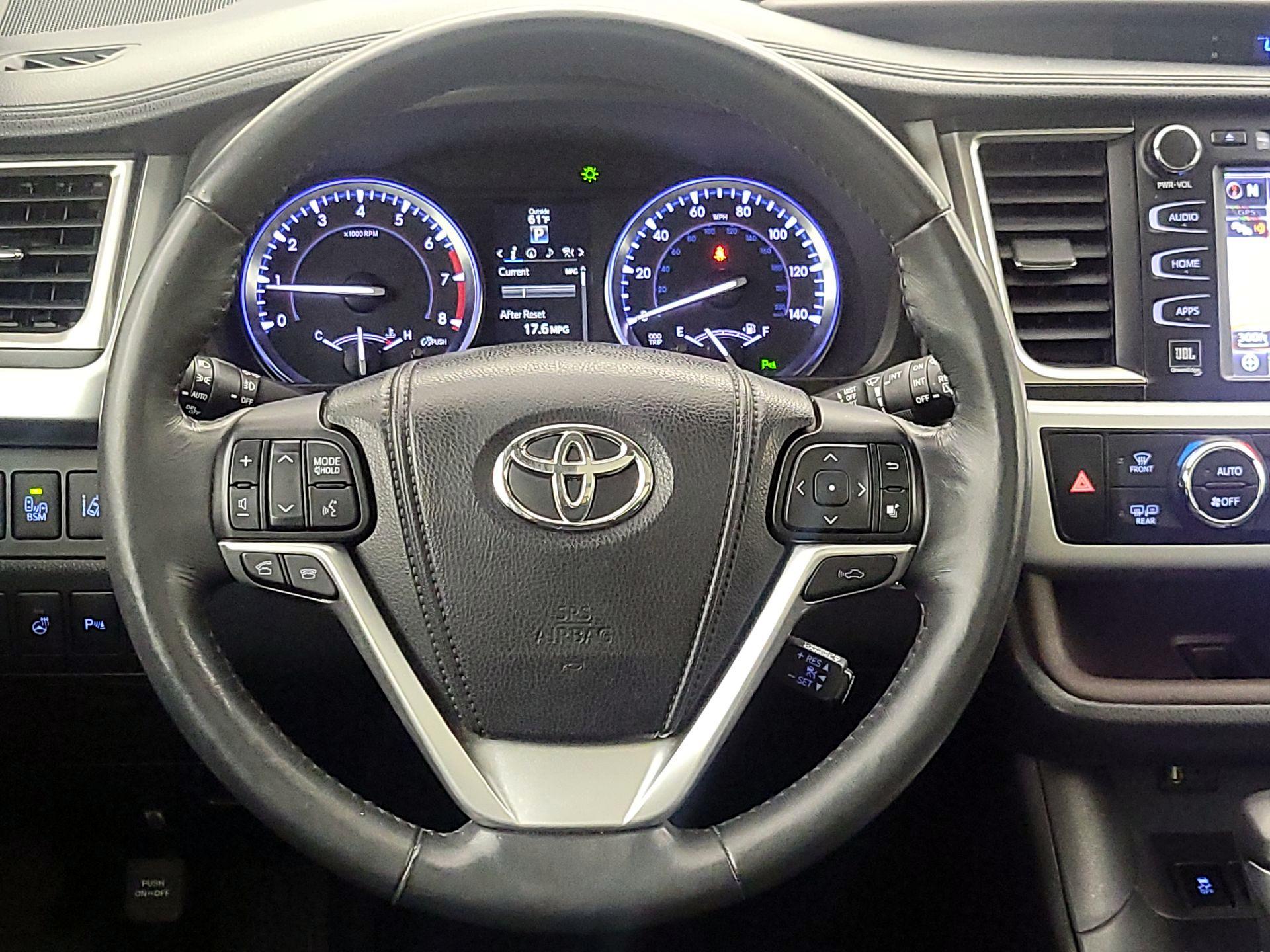 Thumbnail: 2014 Toyota Highlander - 10