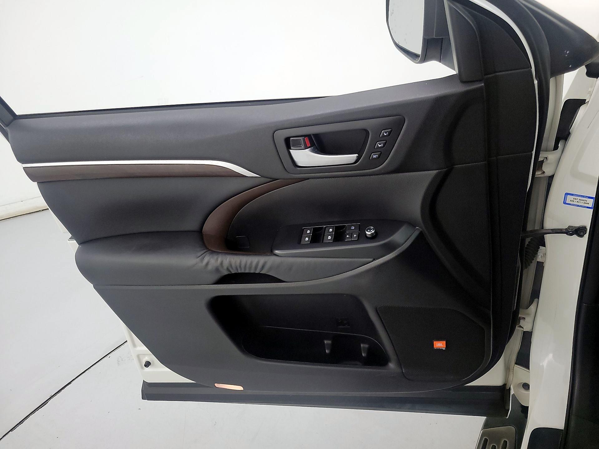 Thumbnail: 2014 Toyota Highlander - 12