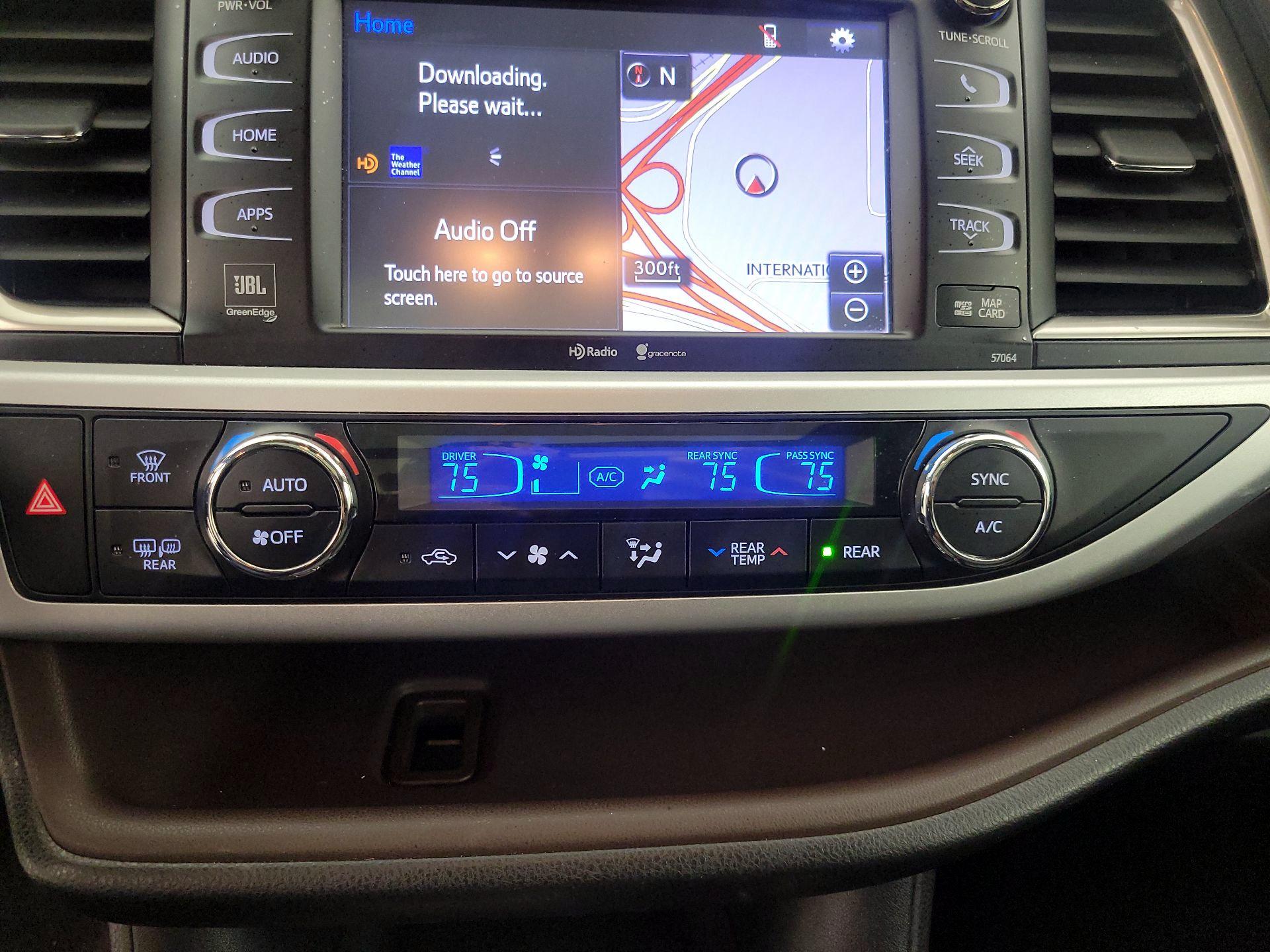 Thumbnail: 2014 Toyota Highlander - 17