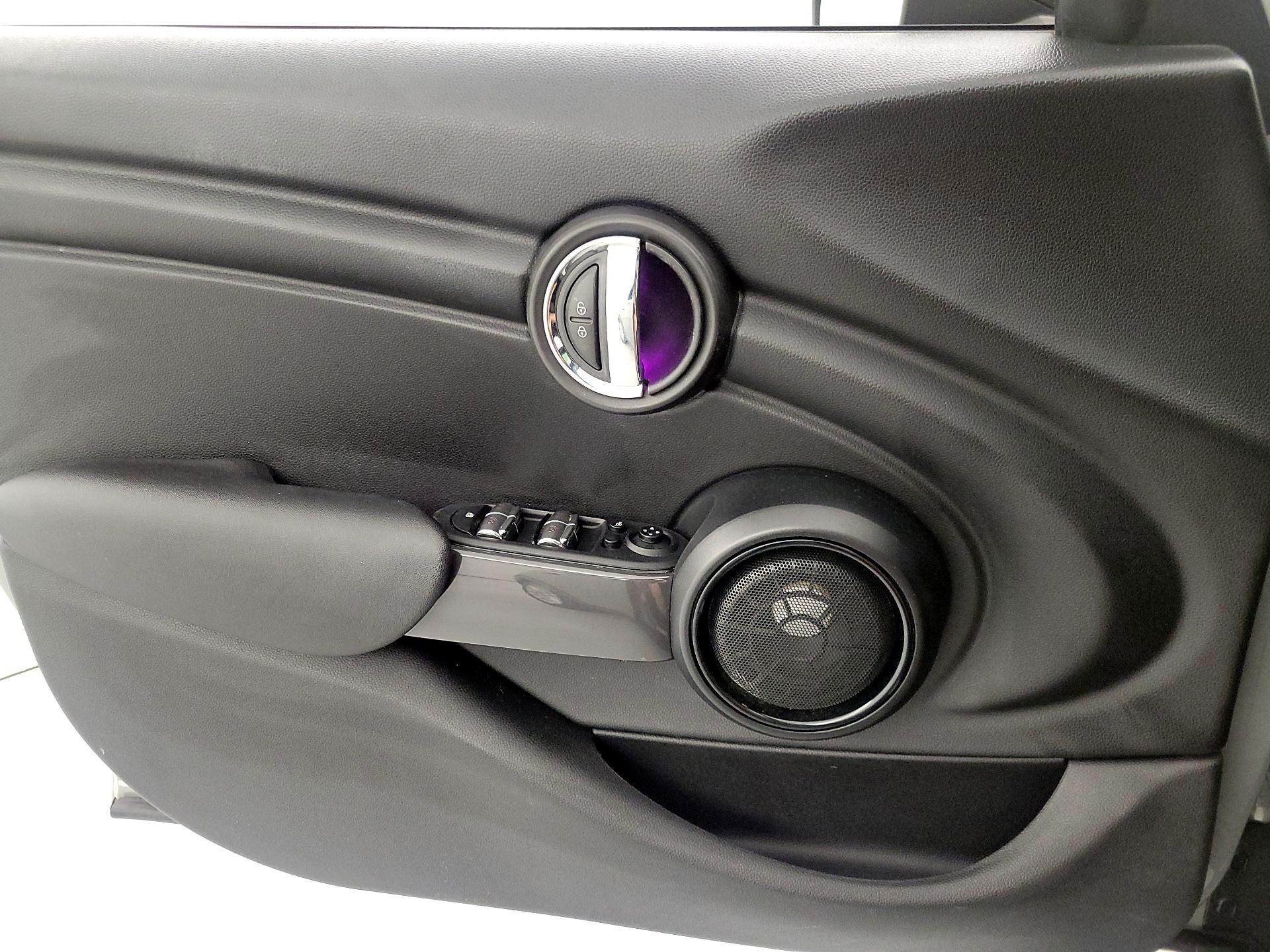 Thumbnail: 2016 MINI Cooper Hardtop - 12