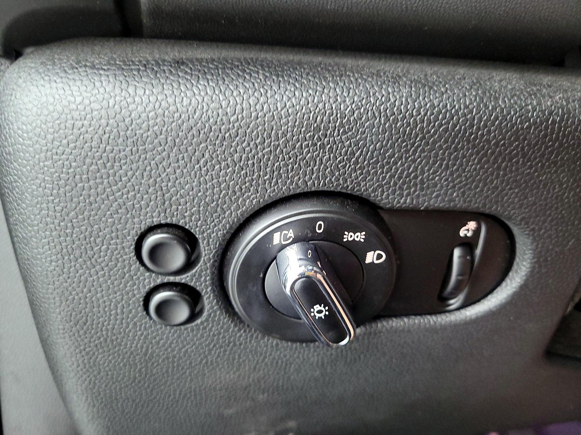 Thumbnail: 2016 MINI Cooper Hardtop - 13