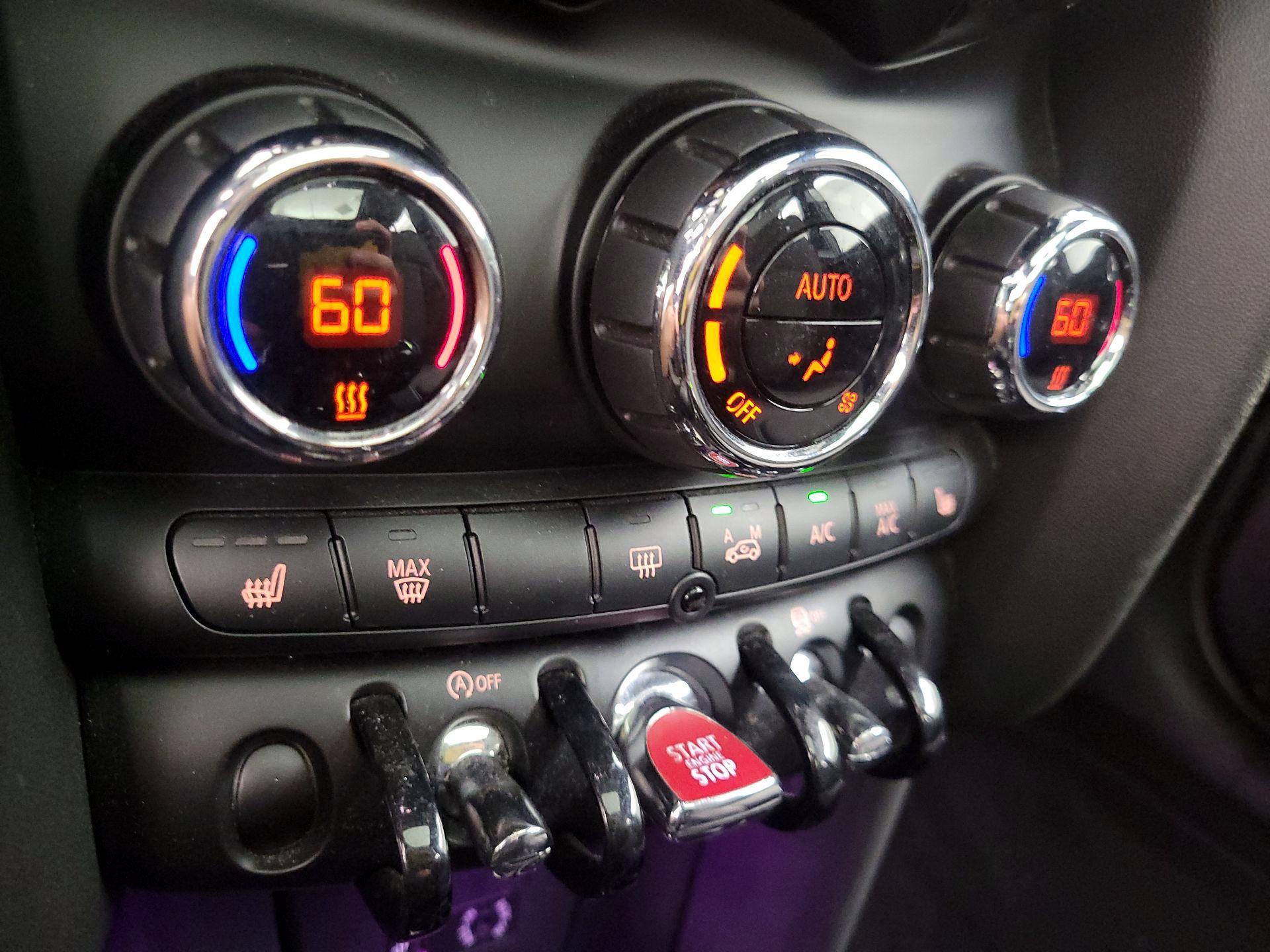 Thumbnail: 2016 MINI Cooper Hardtop - 15
