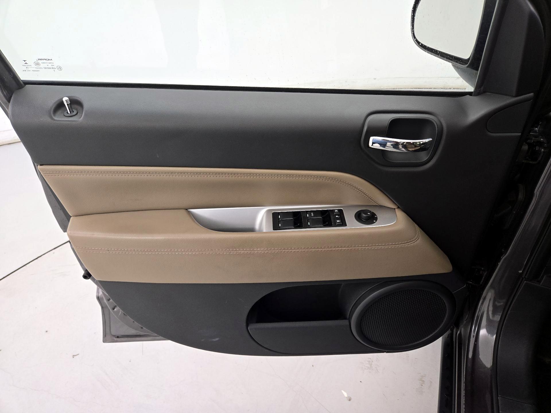 Thumbnail: 2014 Jeep Compass - 12