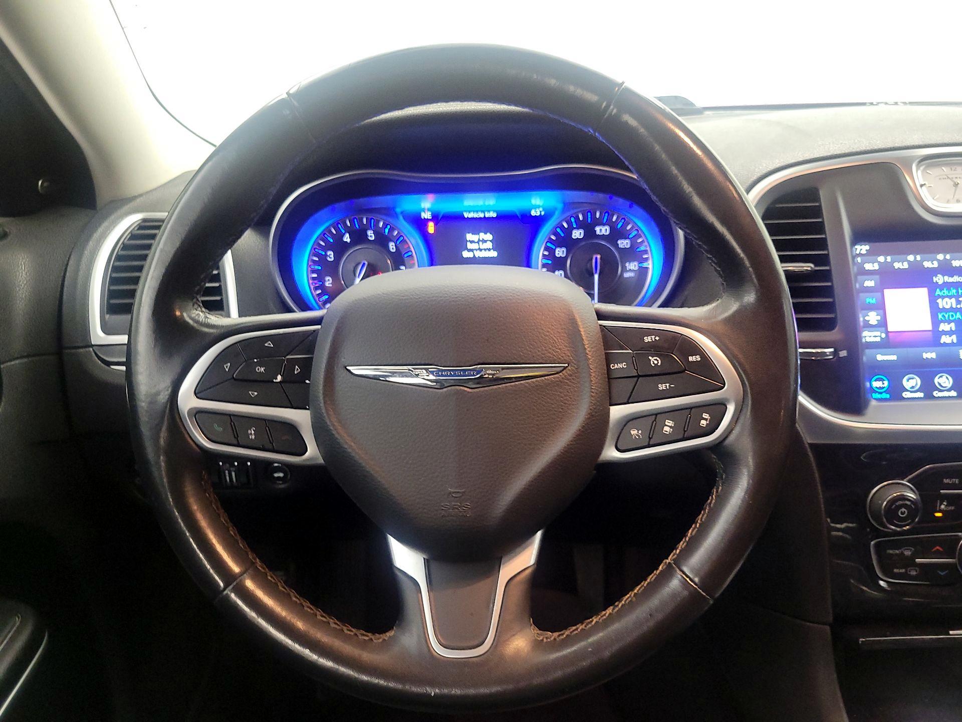 Thumbnail: 2021 Chrysler 300 - 10