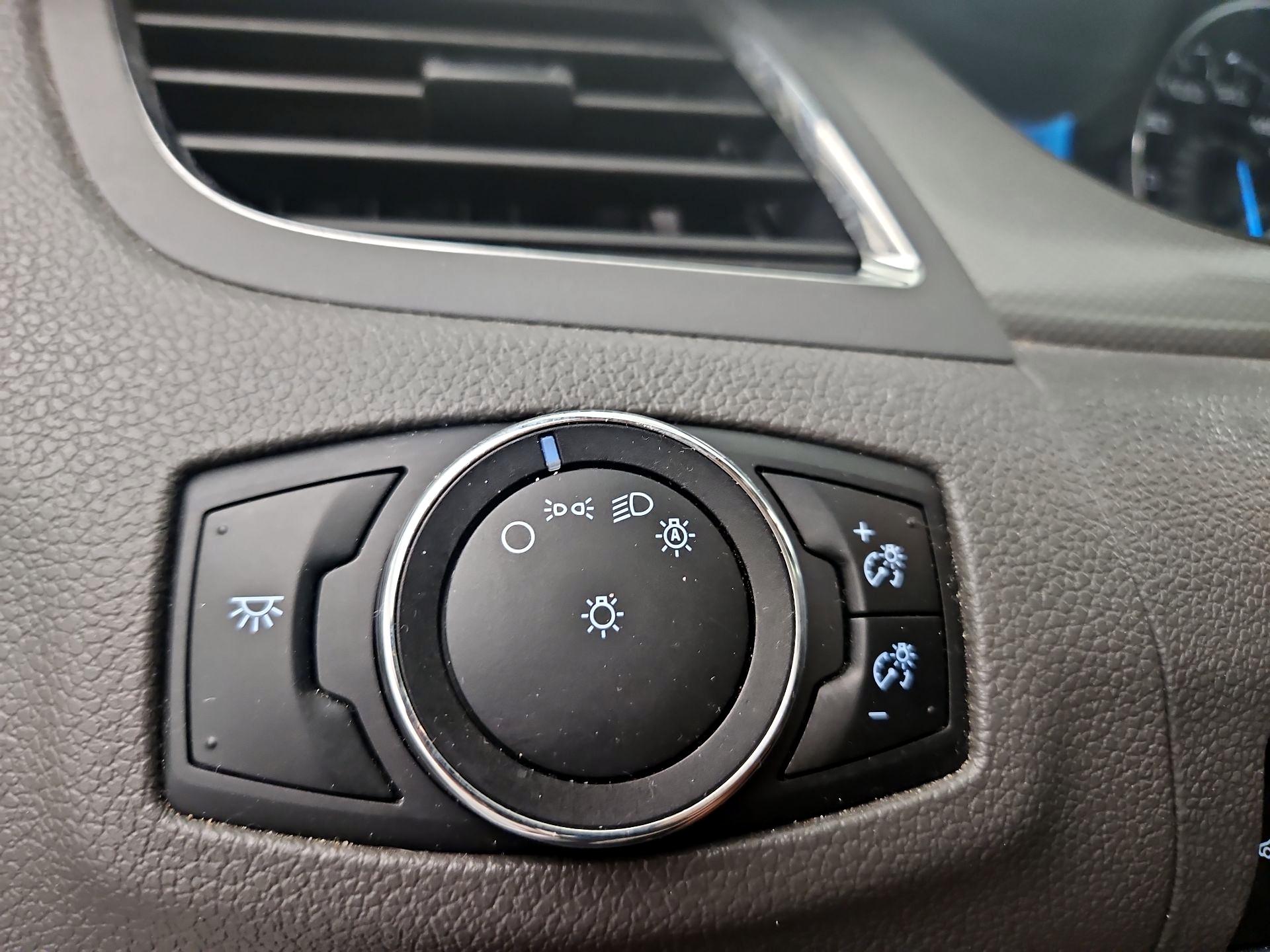 Thumbnail: 2014 Ford Edge - 13