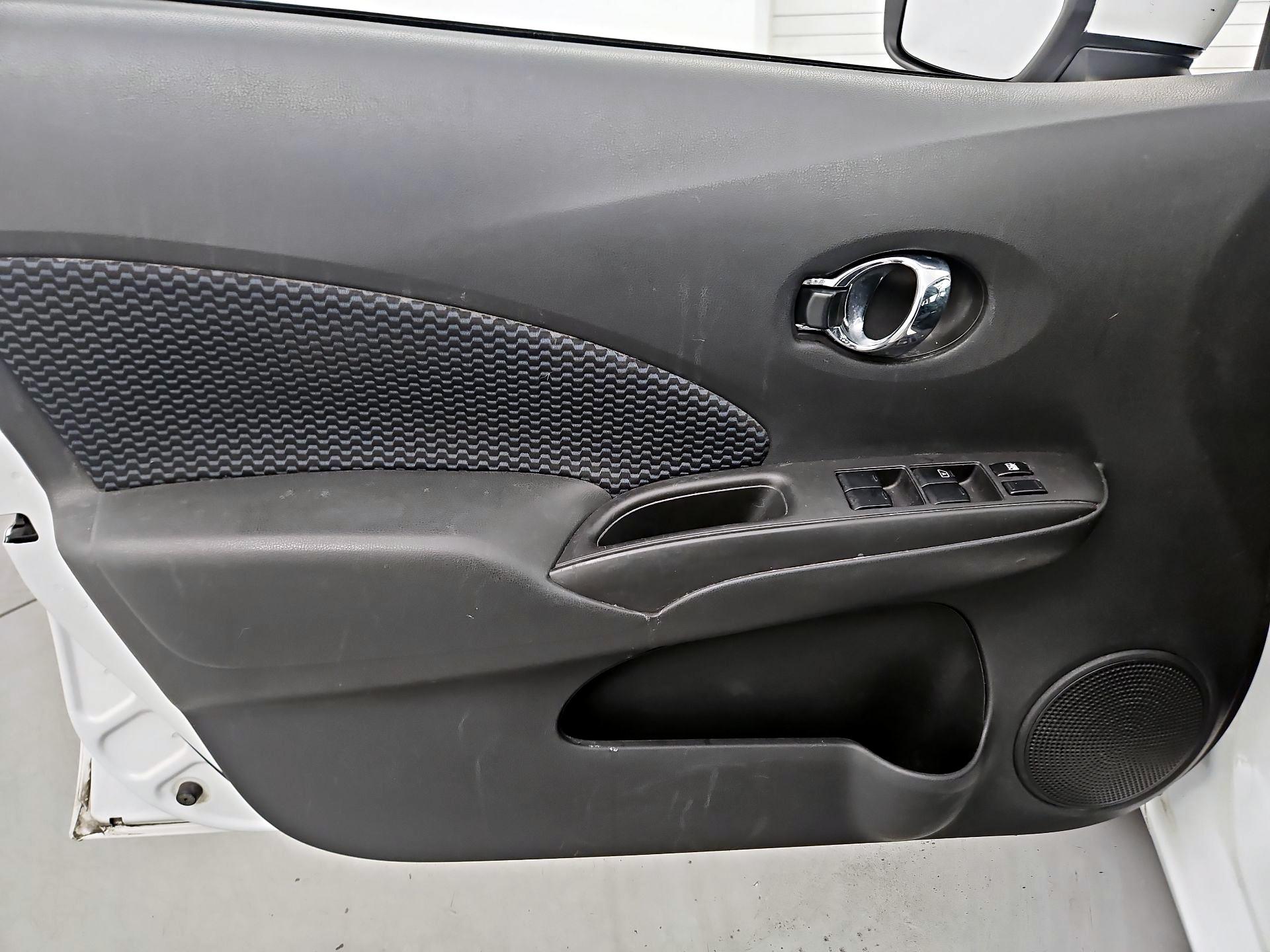 Thumbnail: 2016 Nissan Versa Note - 12