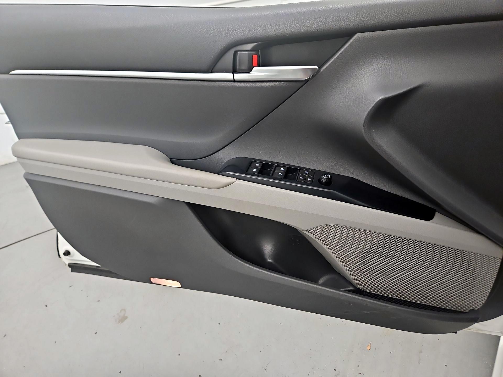 Thumbnail: 2018 Toyota Camry - 12