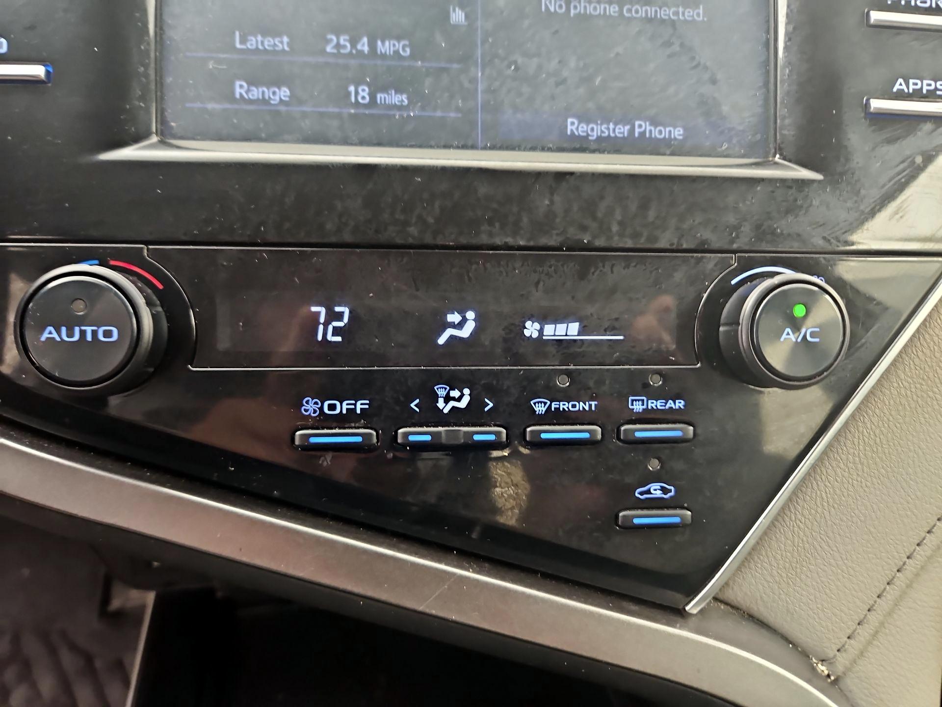 Thumbnail: 2018 Toyota Camry - 16