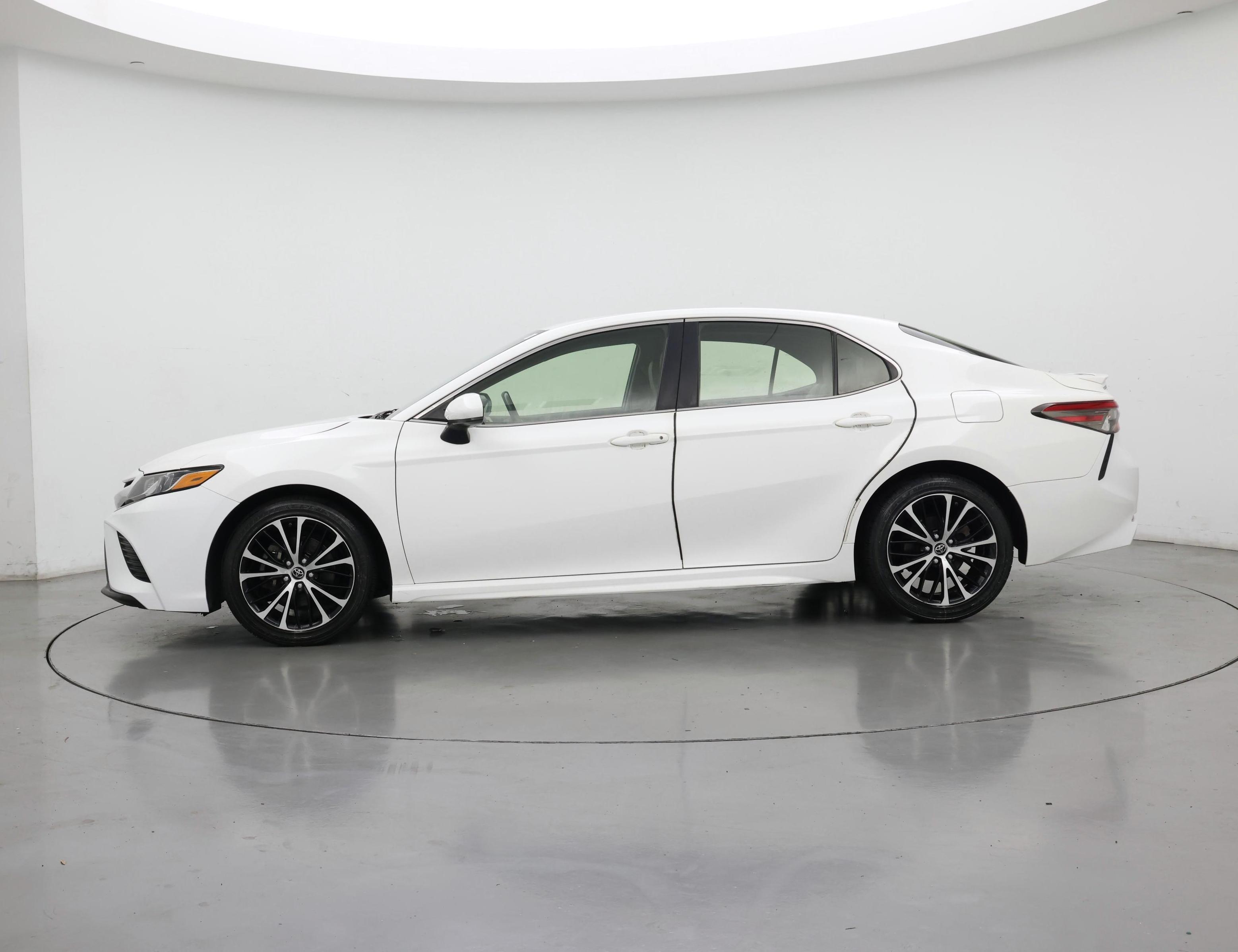 Thumbnail: 2018 Toyota Camry - 3