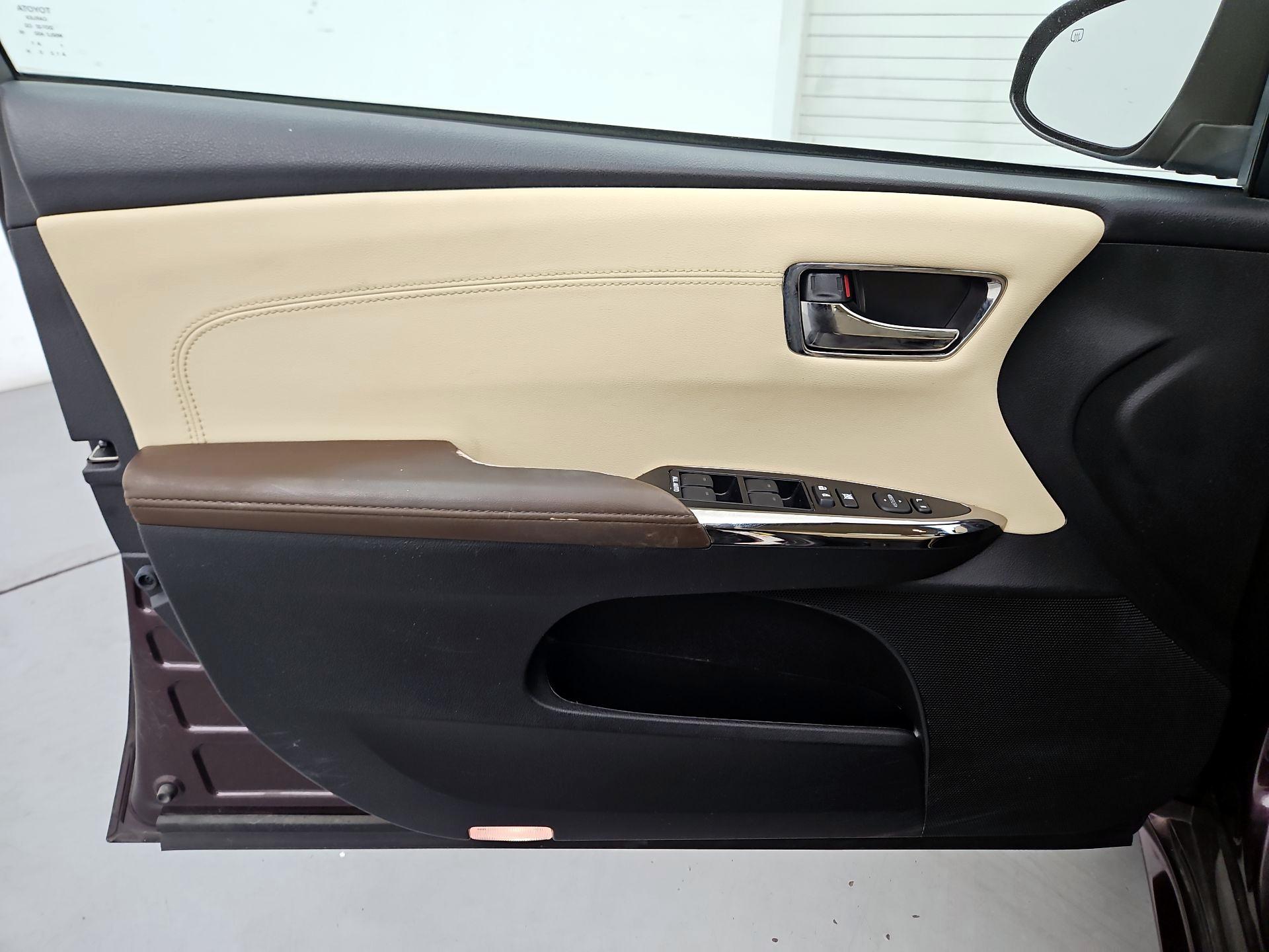 Thumbnail: 2016 Toyota Avalon - 10