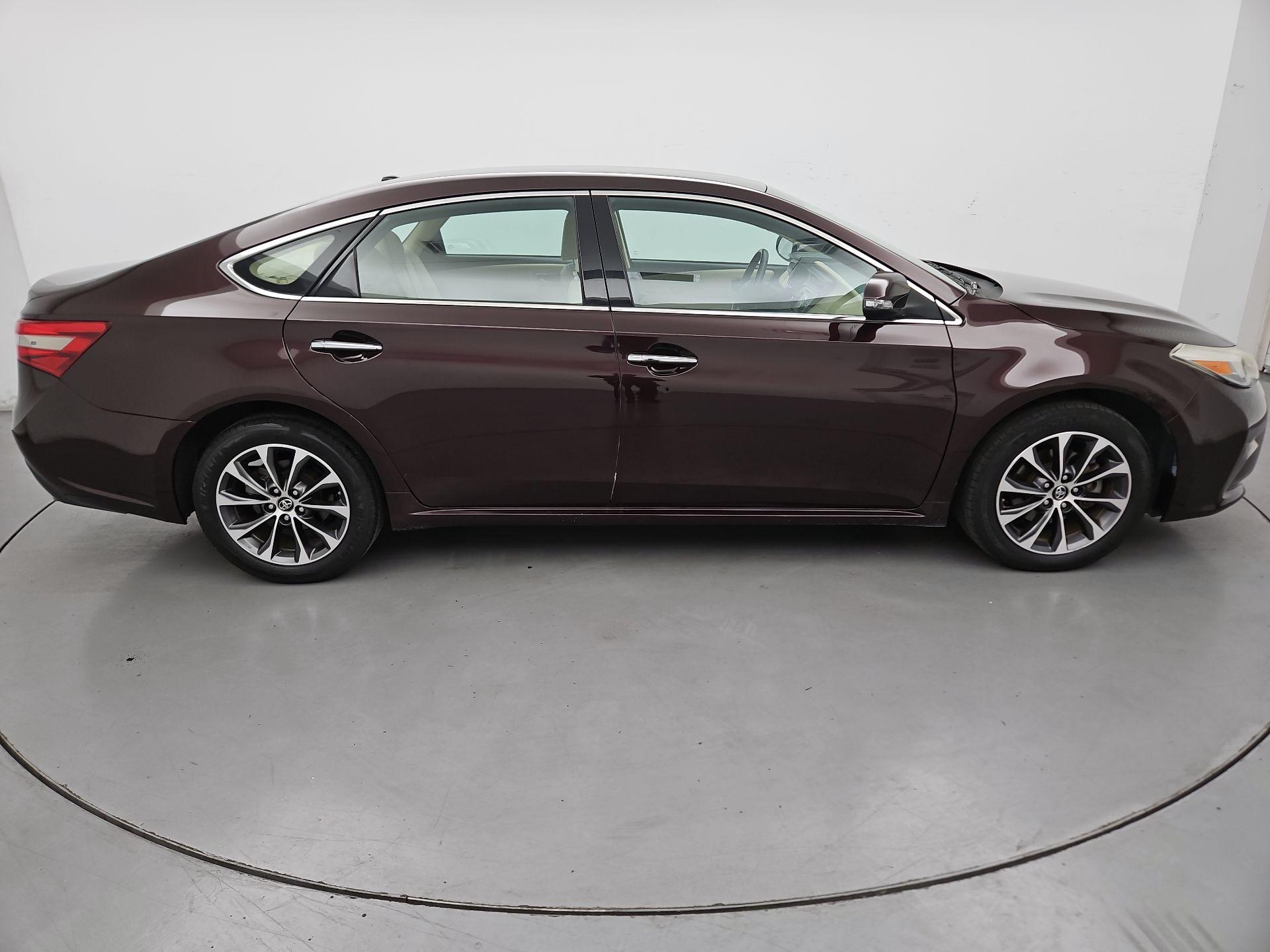 Thumbnail: 2016 Toyota Avalon - 4