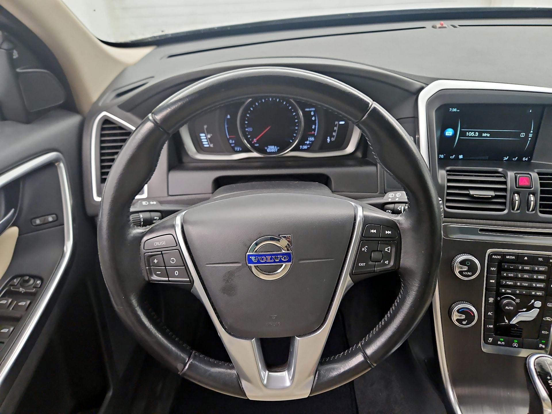 Thumbnail: 2016 Volvo XC60 - 10