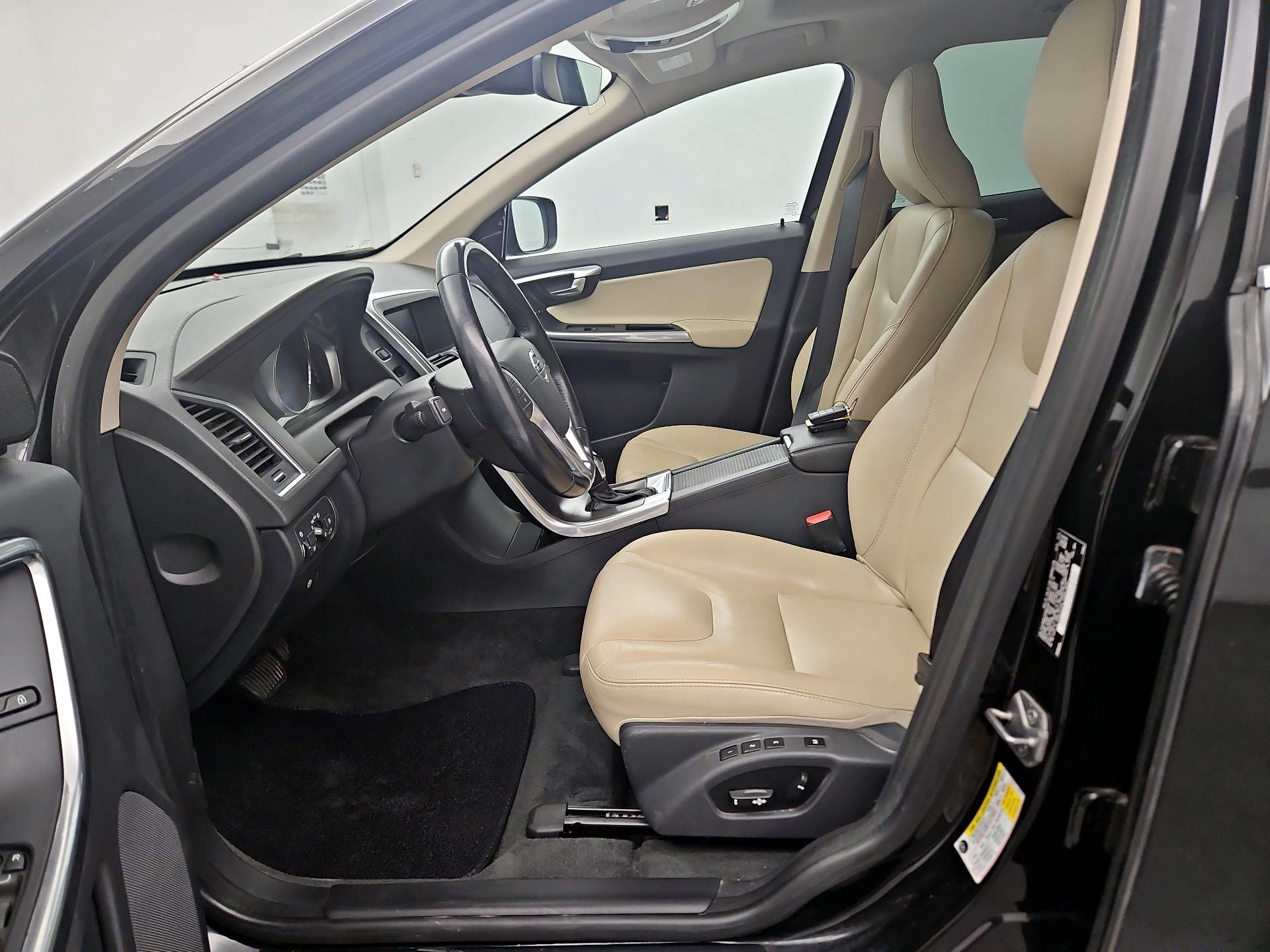 Thumbnail: 2016 Volvo XC60 - 11