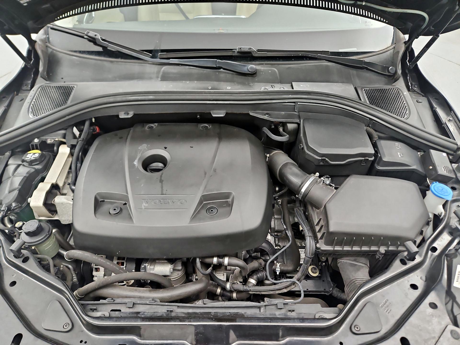 Thumbnail: 2016 Volvo XC60 - 17