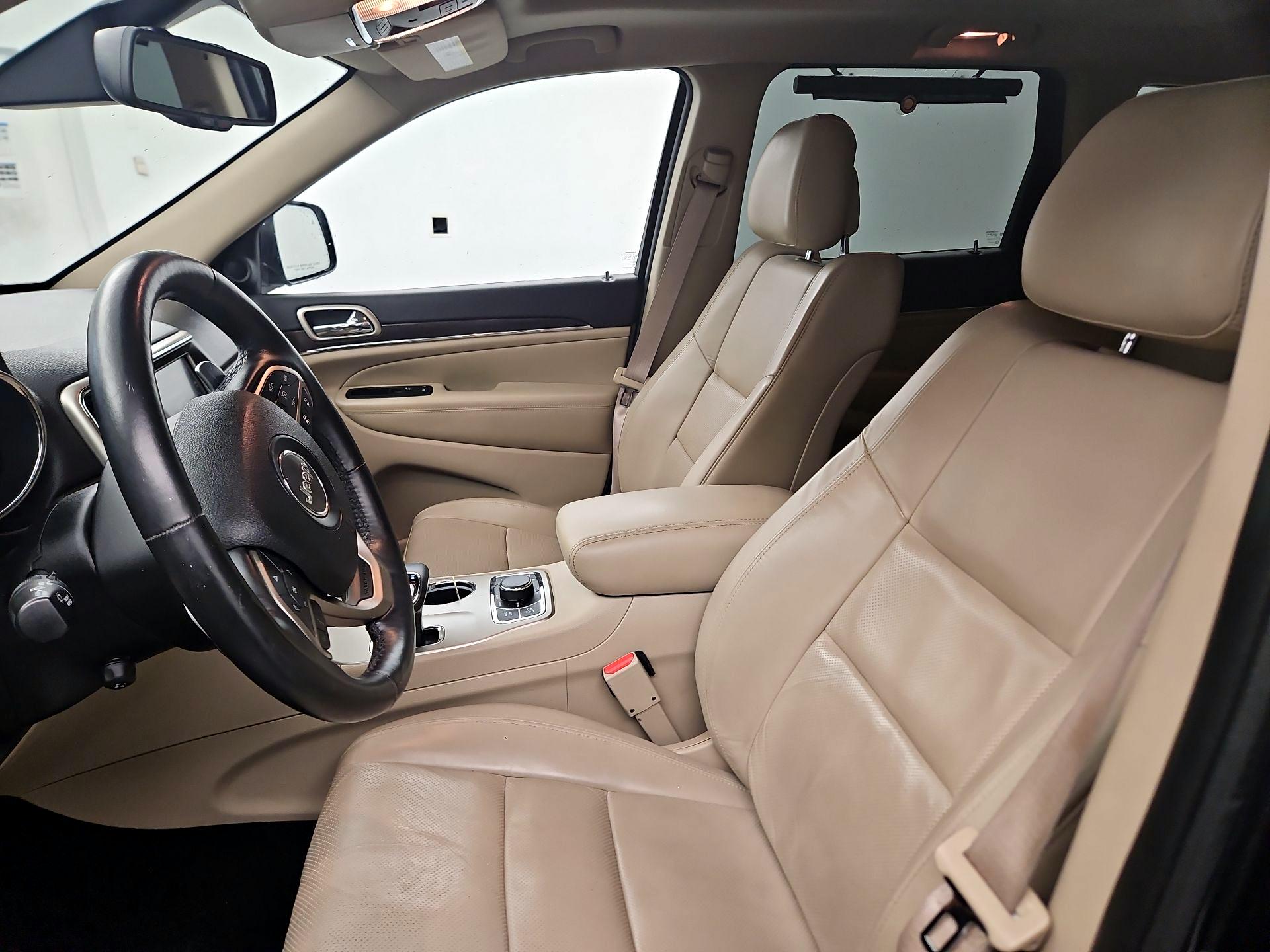 Thumbnail: 2015 Jeep Grand Cherokee - 11