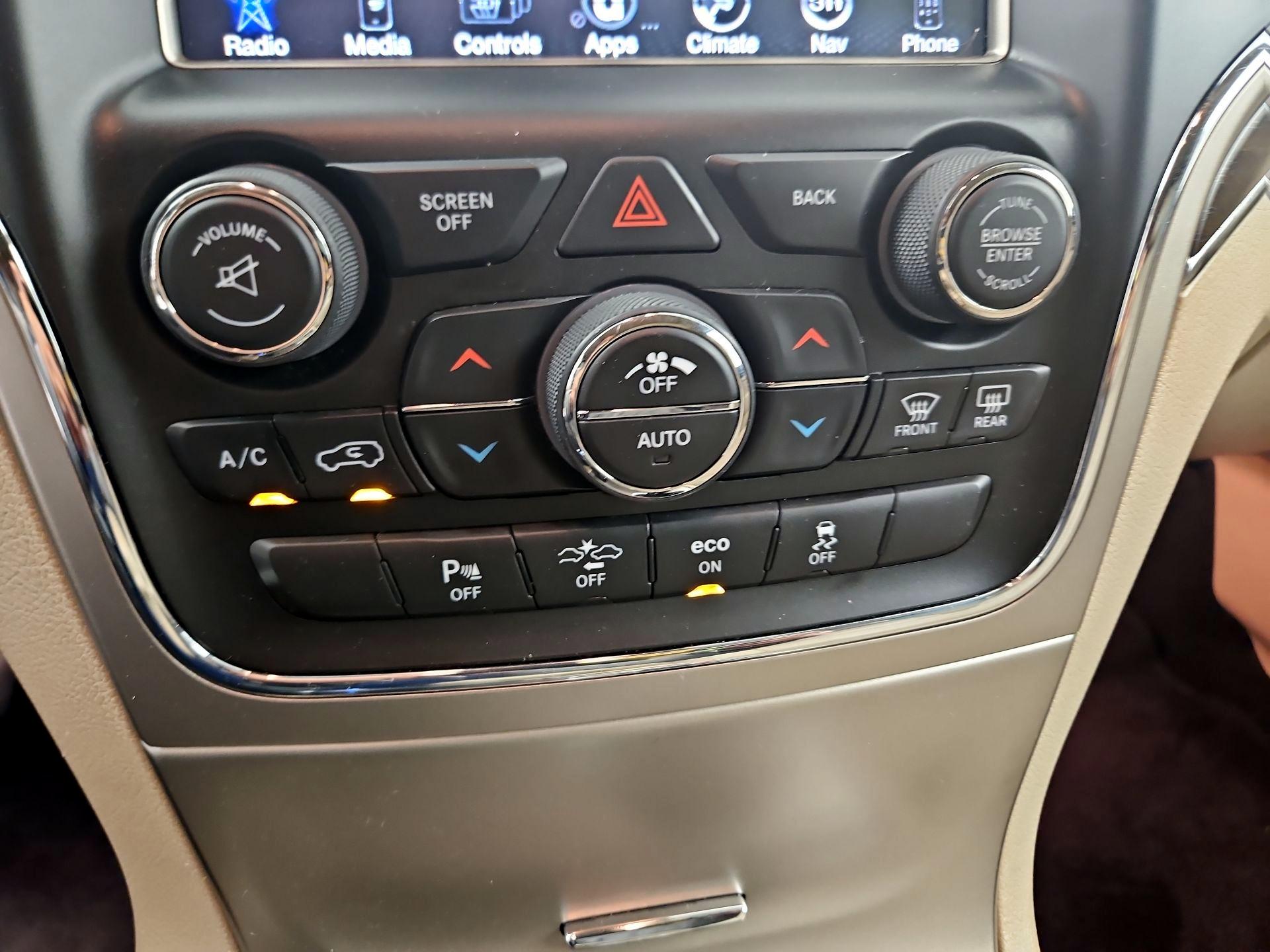 Thumbnail: 2015 Jeep Grand Cherokee - 14