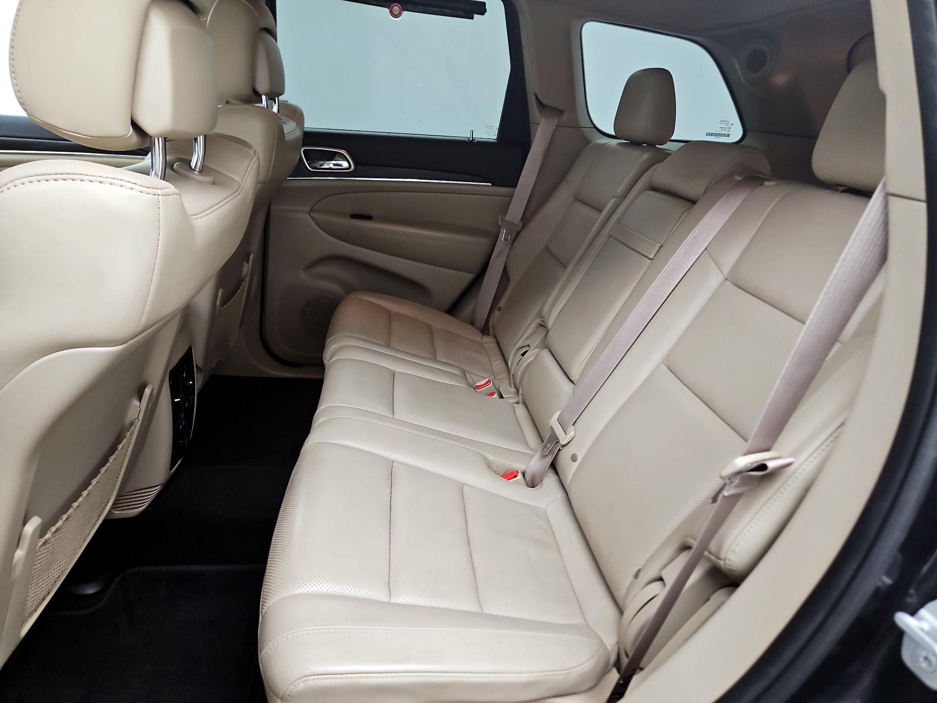 Thumbnail: 2015 Jeep Grand Cherokee - 16