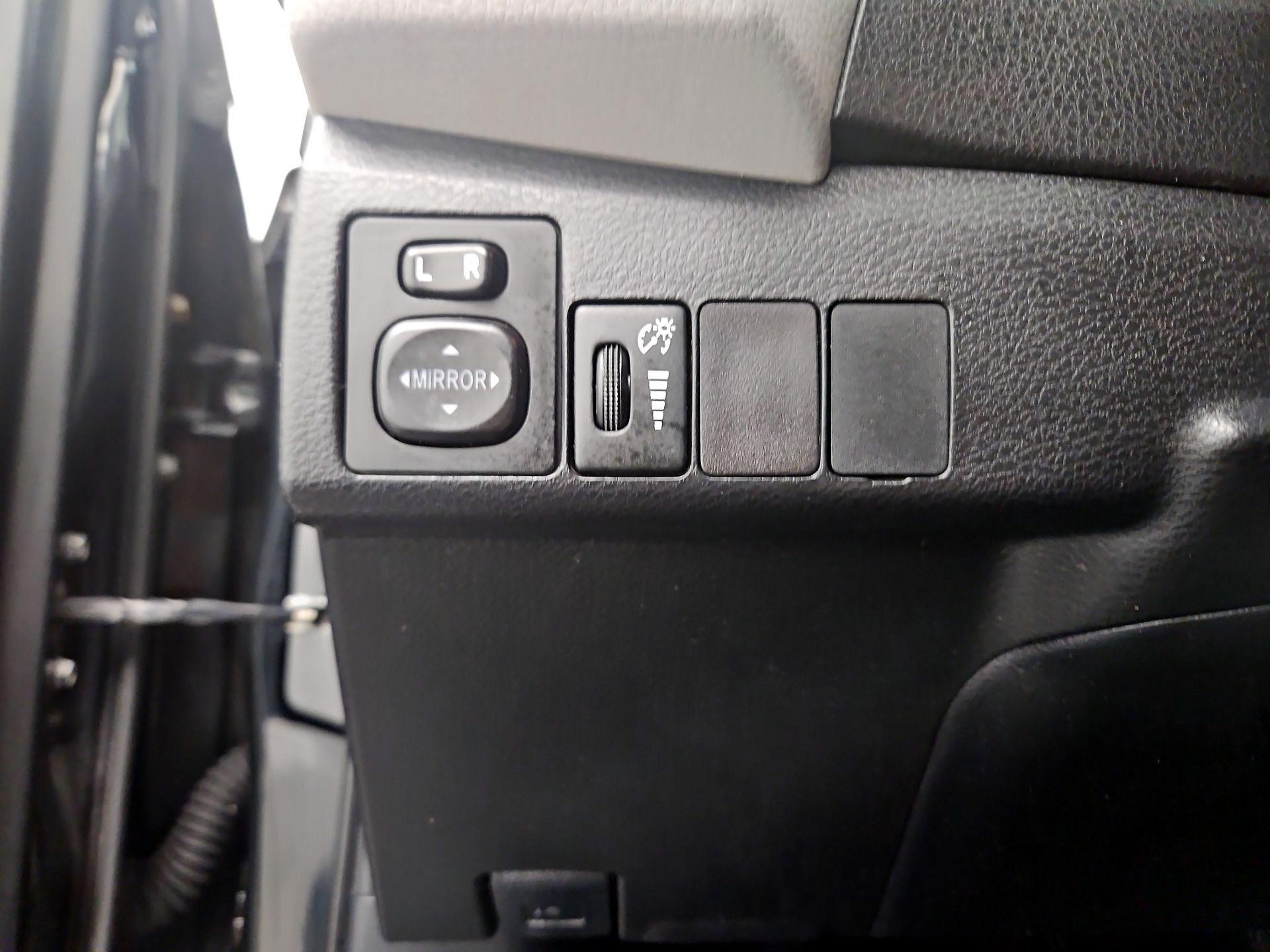 Thumbnail: 2015 Toyota Corolla - 13