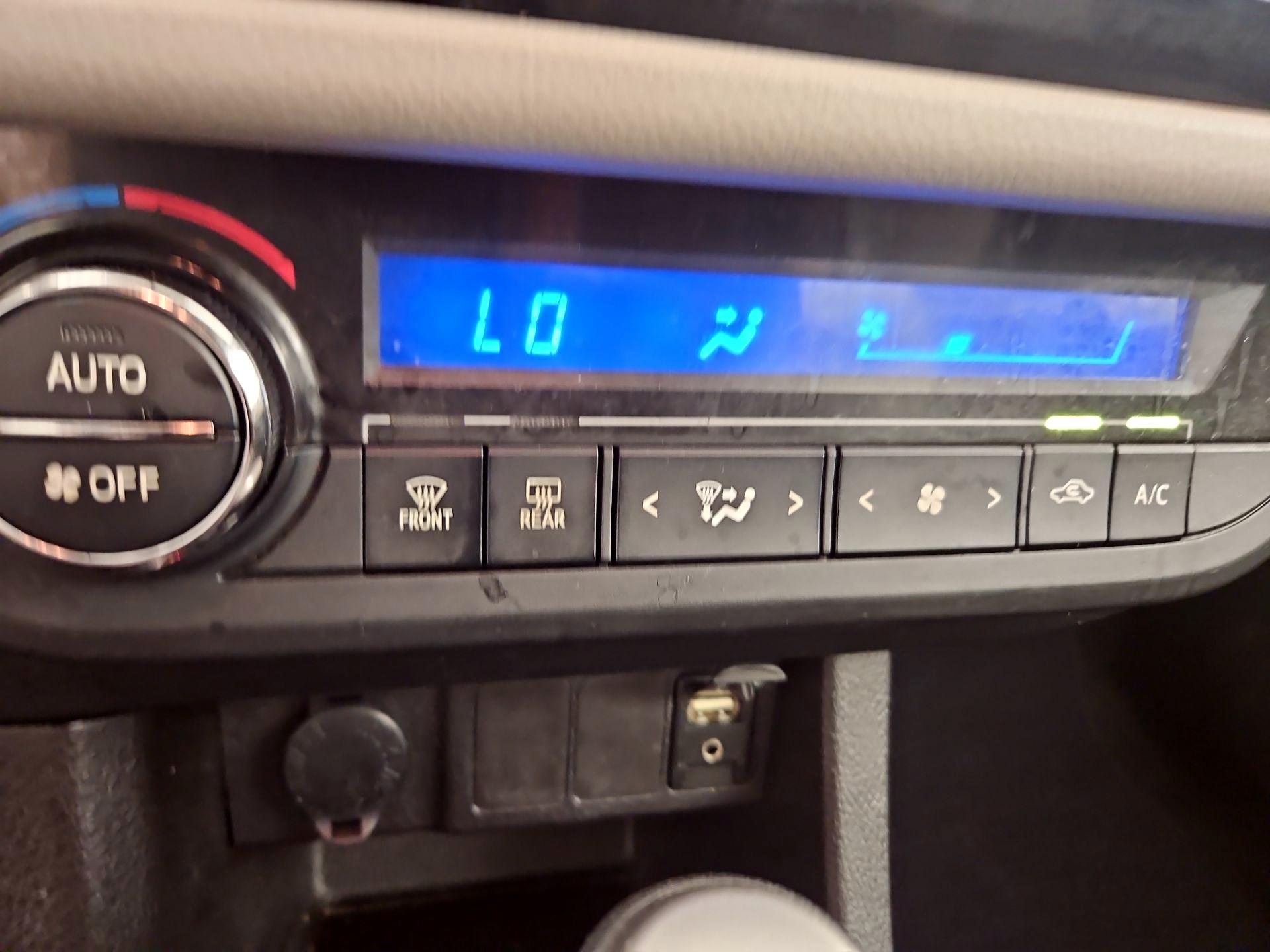 Thumbnail: 2015 Toyota Corolla - 16