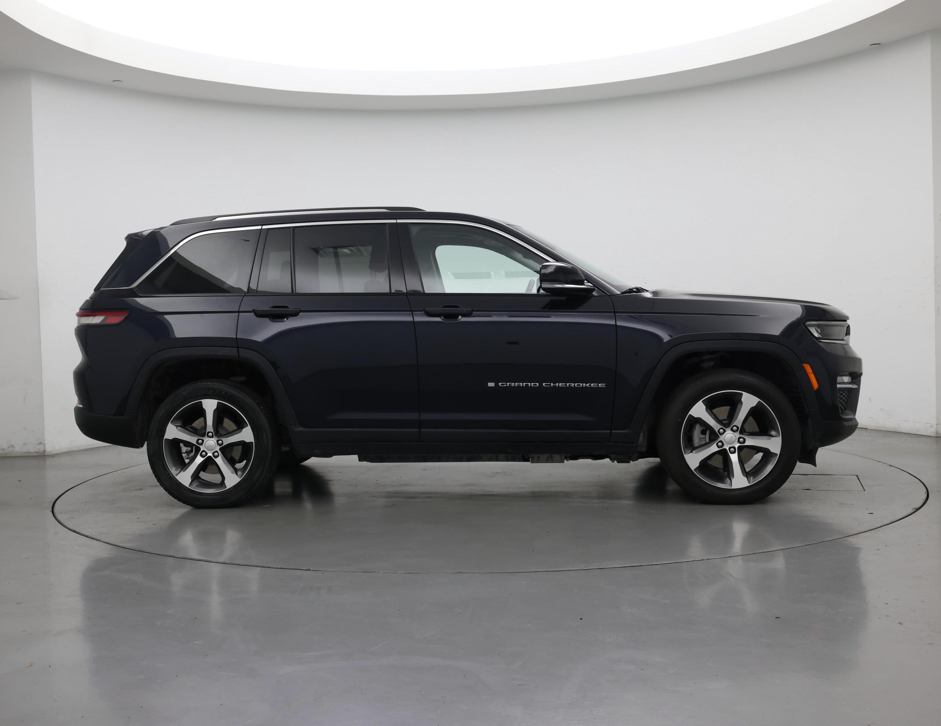 Thumbnail: 2022 Jeep Grand Cherokee - 7