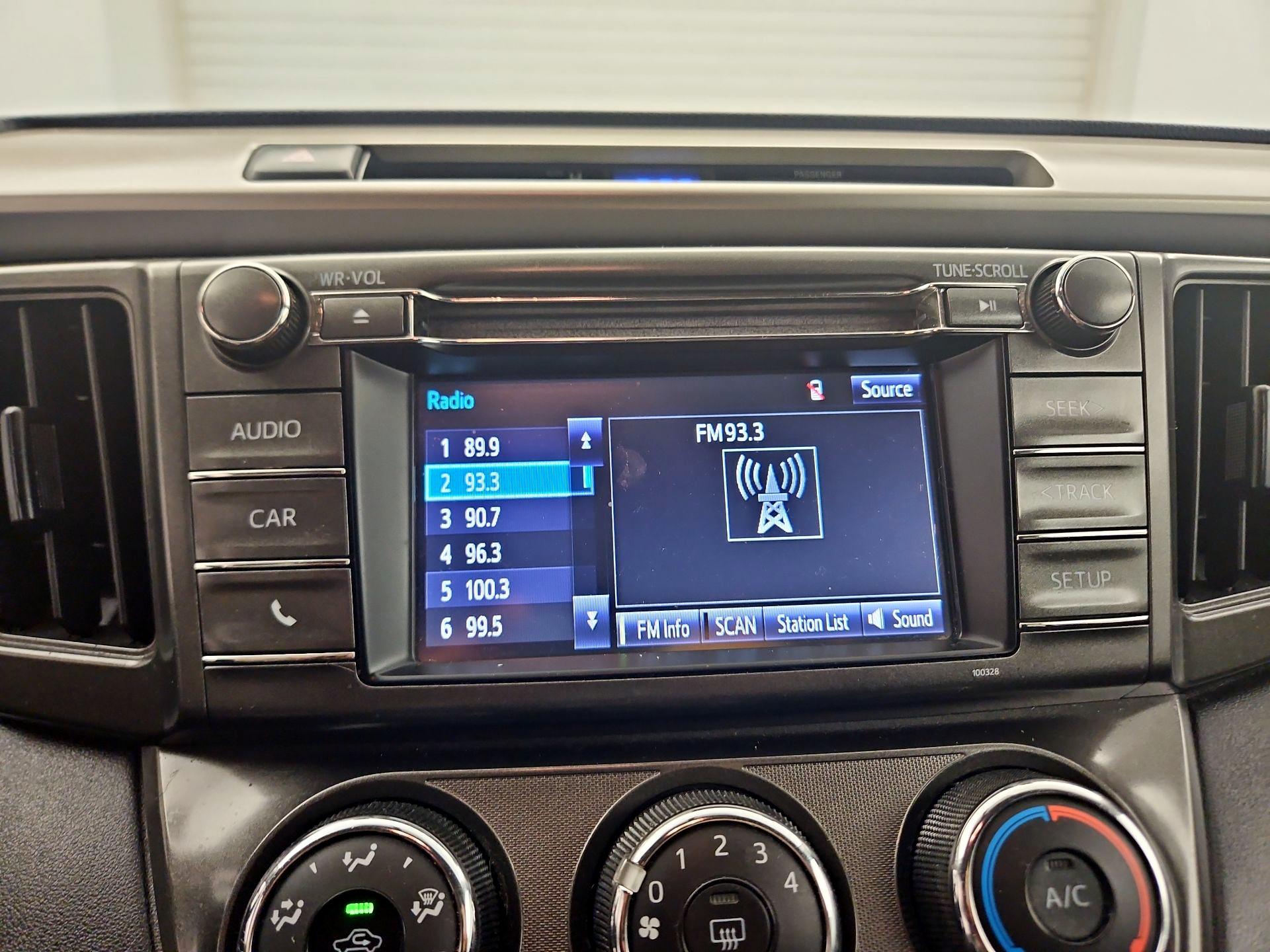 Thumbnail: 2015 Toyota RAV4 - 15